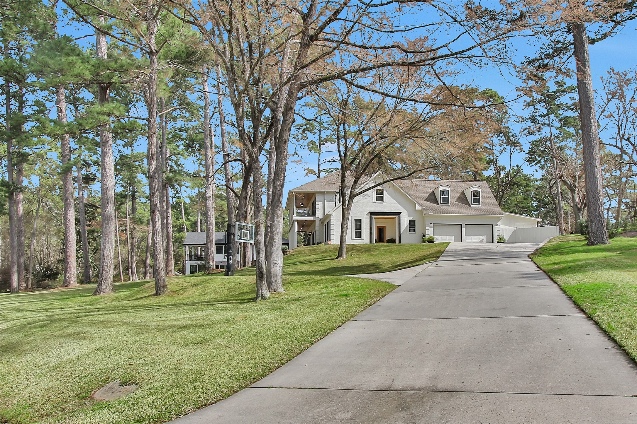 15724 Lakeway Drive Property Photo 40