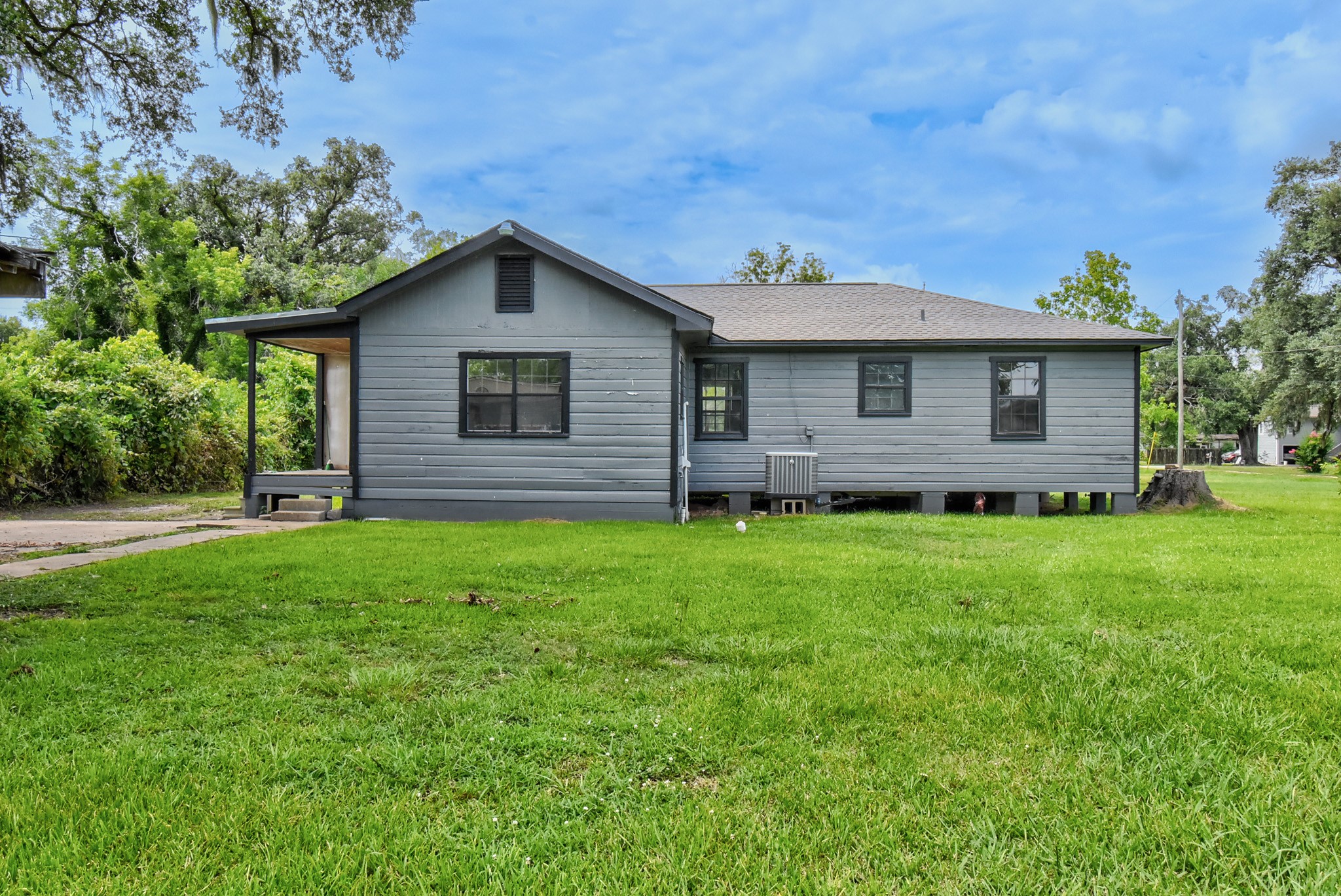 6615 Live Oak Drive Property Photo 5