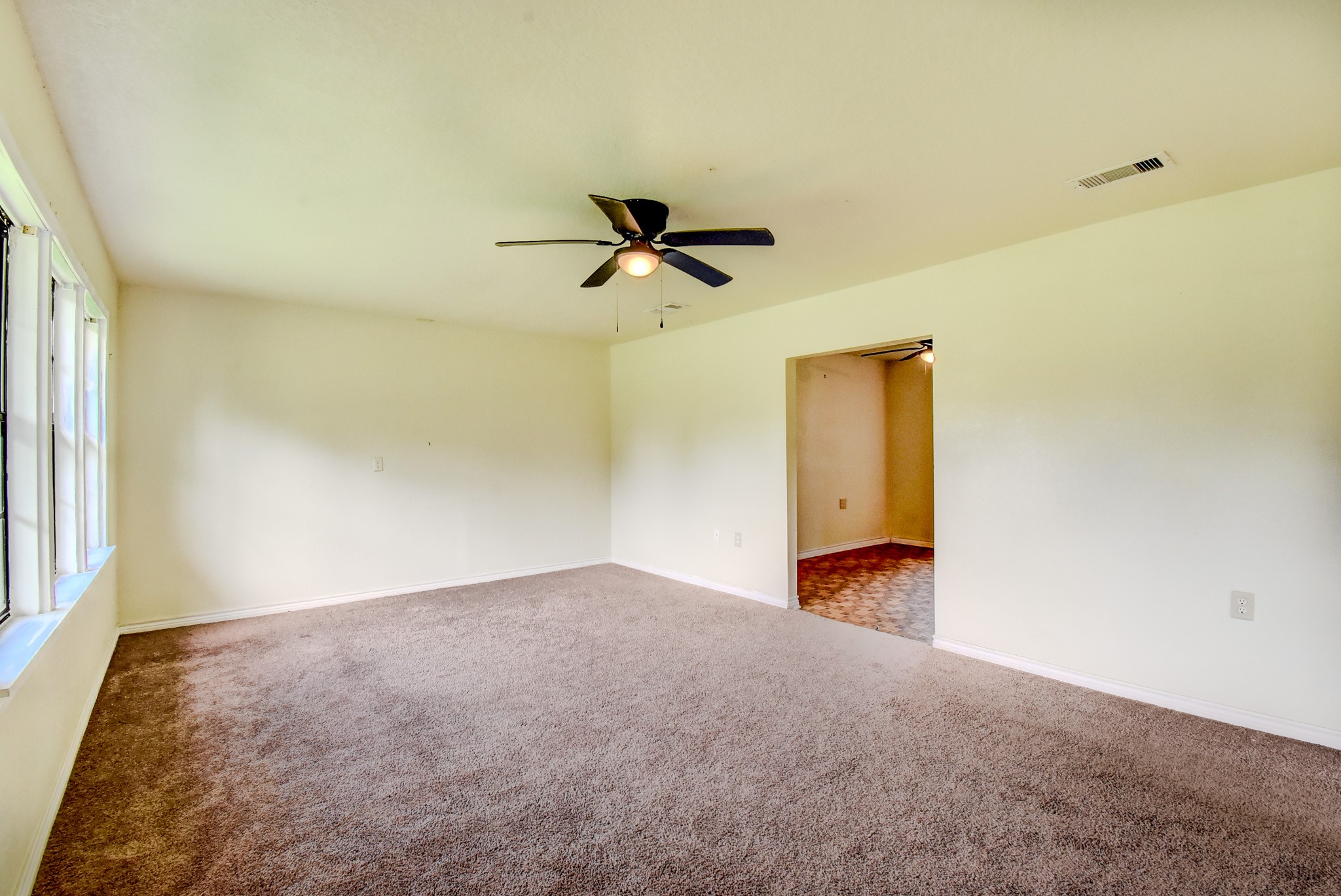6615 Live Oak Drive Property Photo 9
