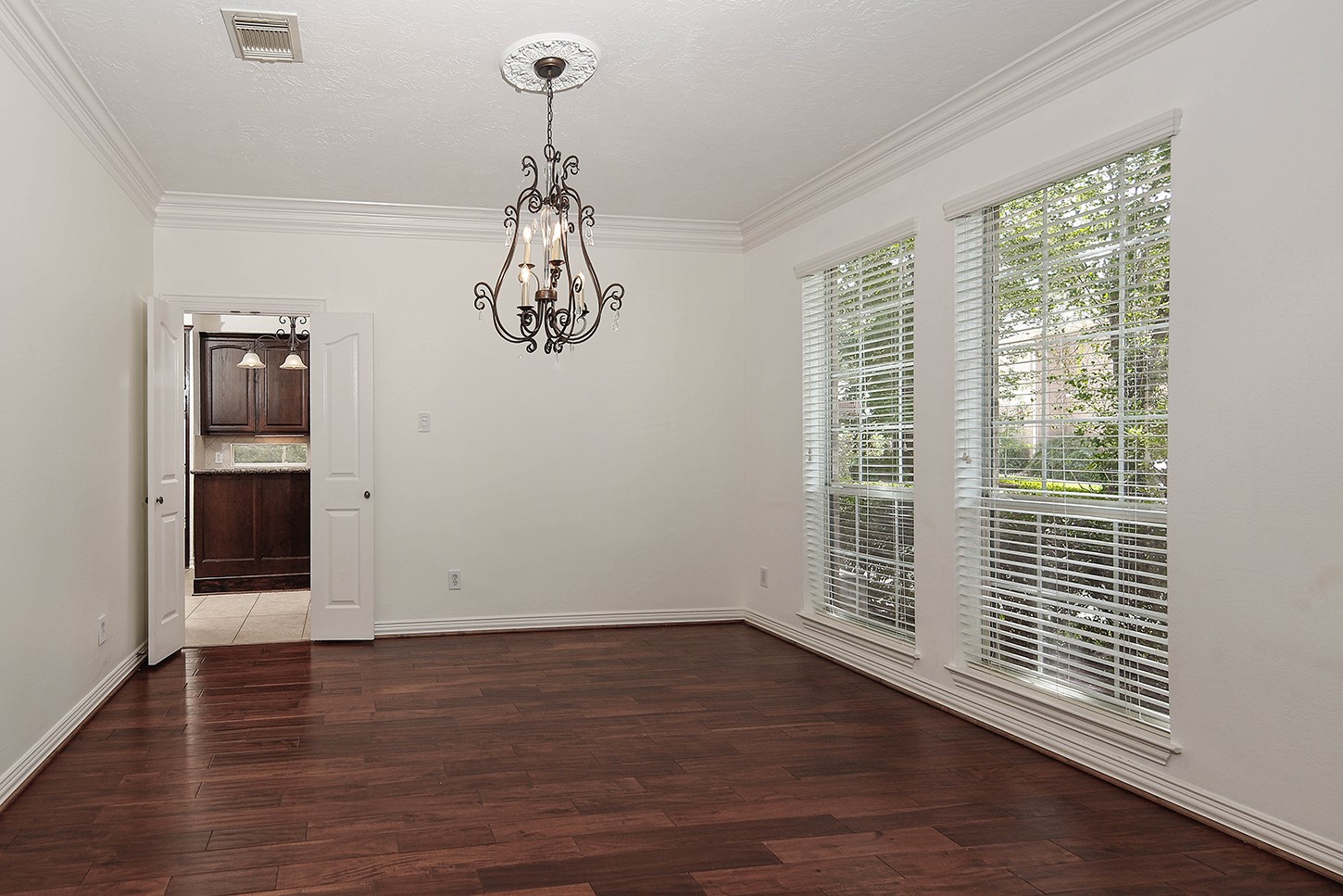 27 Bluff Creek Place Property Photo 3