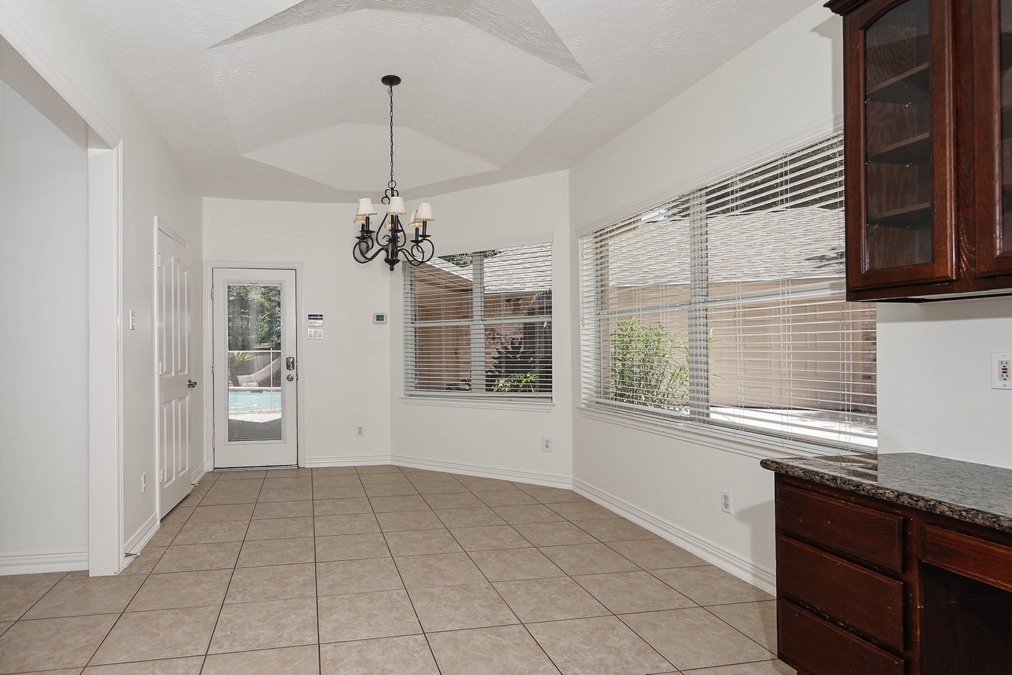 27 Bluff Creek Place Property Photo 8