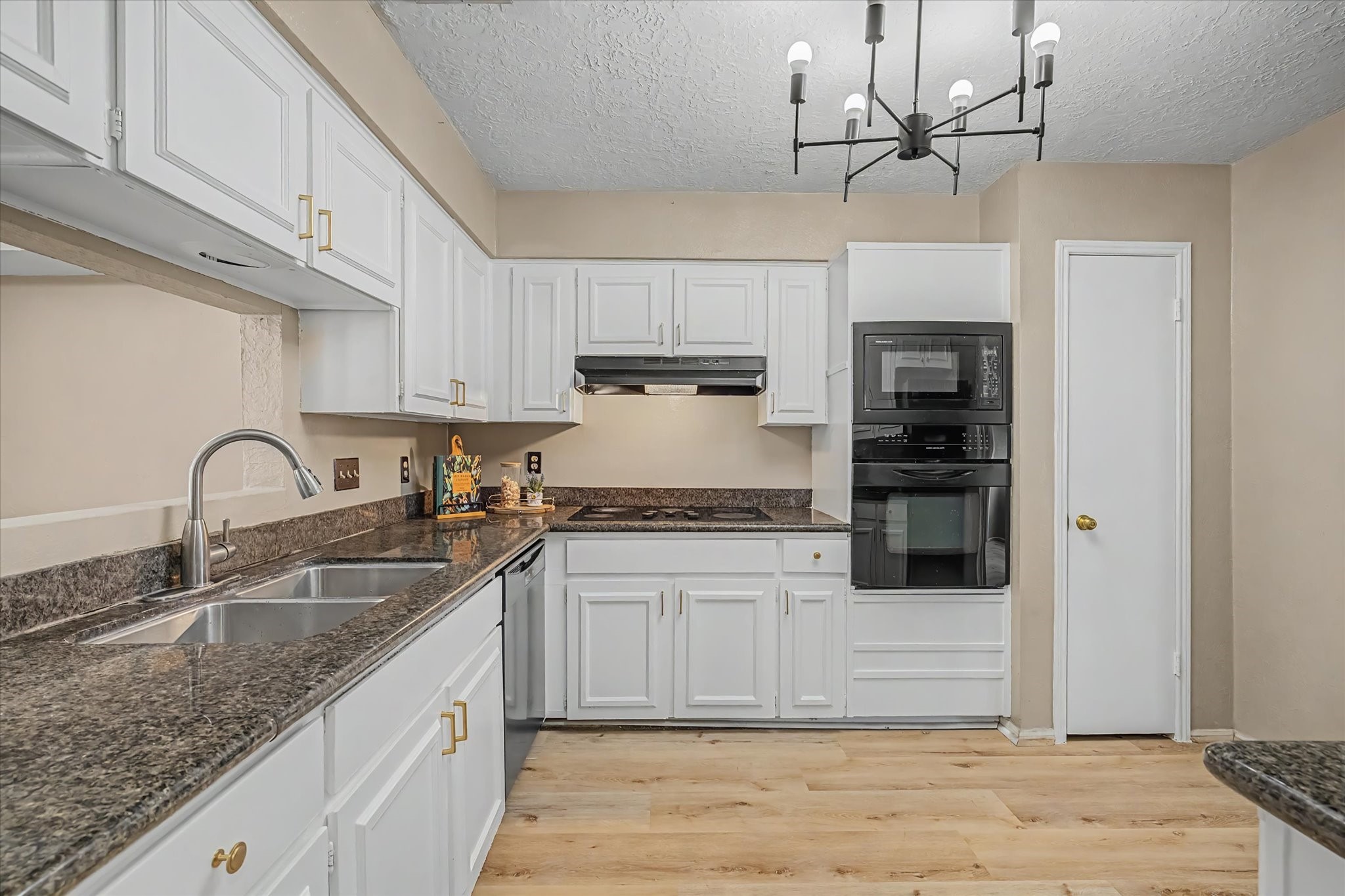 794 Thicket Lane Property Photo 8