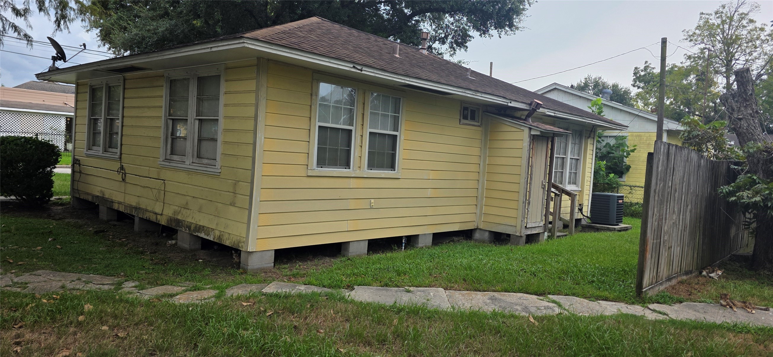 809 N Avenue D Property Photo 2
