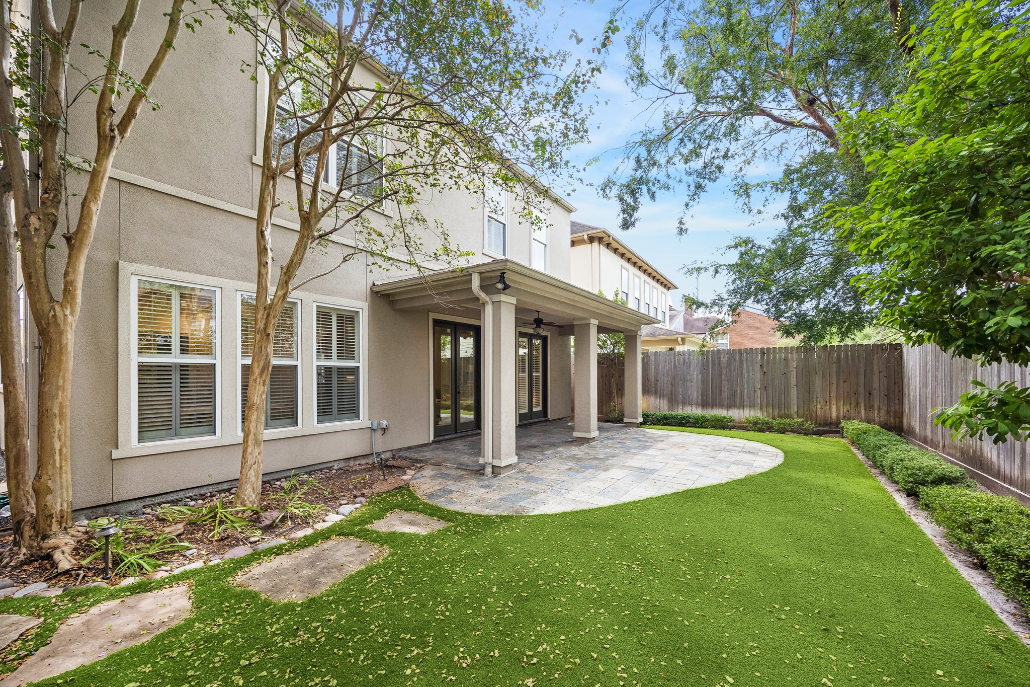 2214 Driscoll Street Property Photo 5
