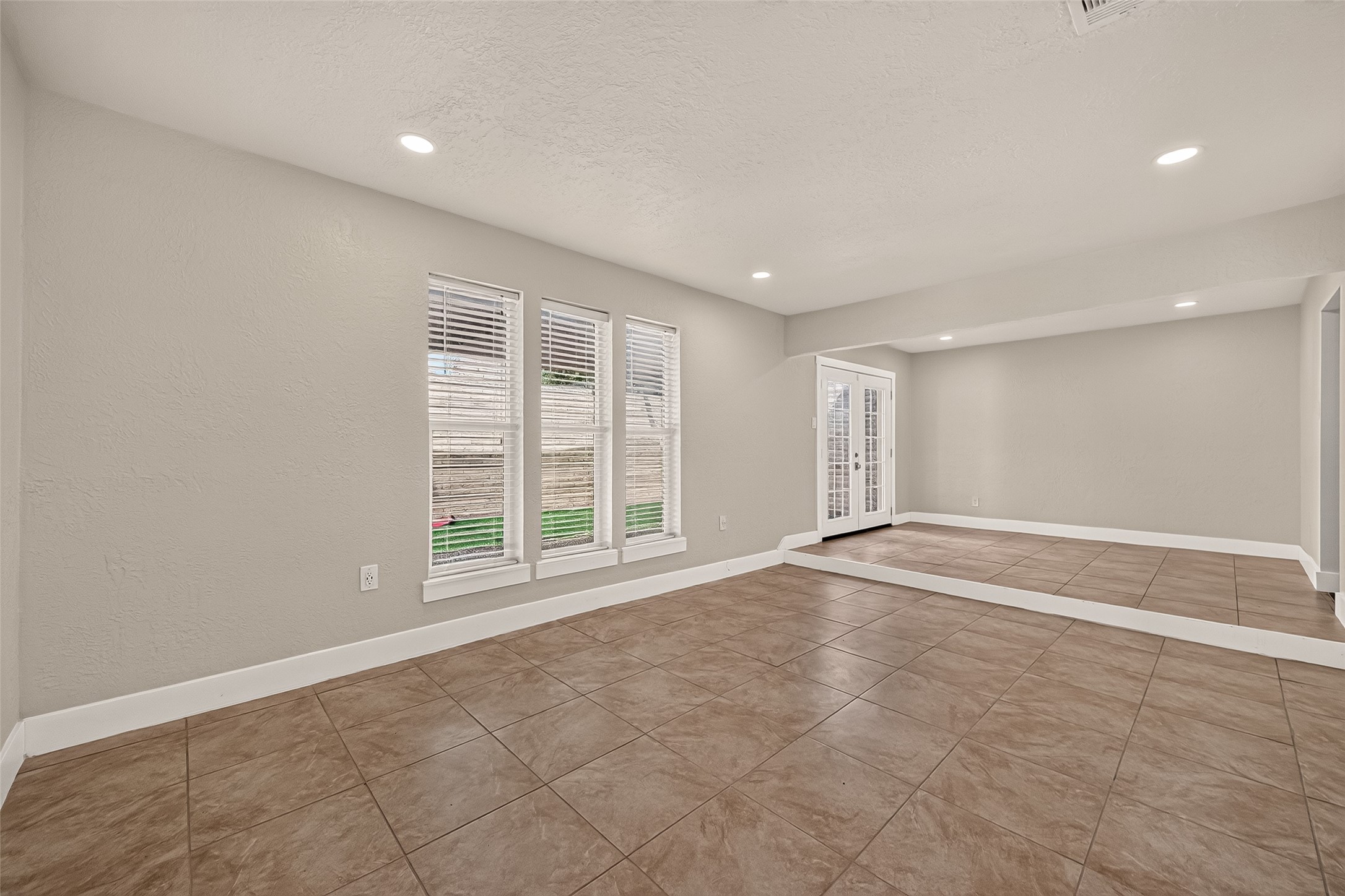 4012 Chile Drive Property Photo 4