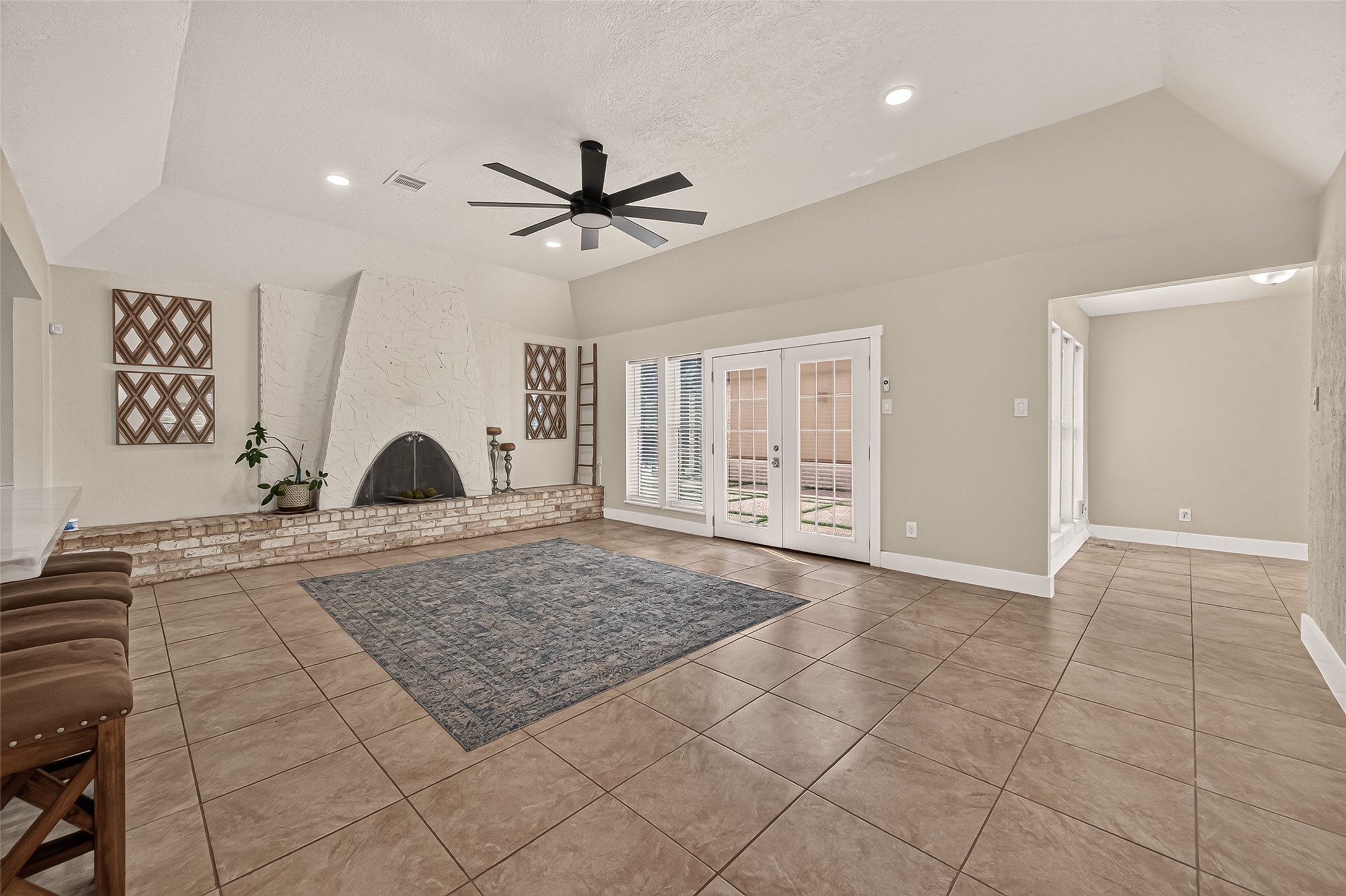 4012 Chile Drive Property Photo 5