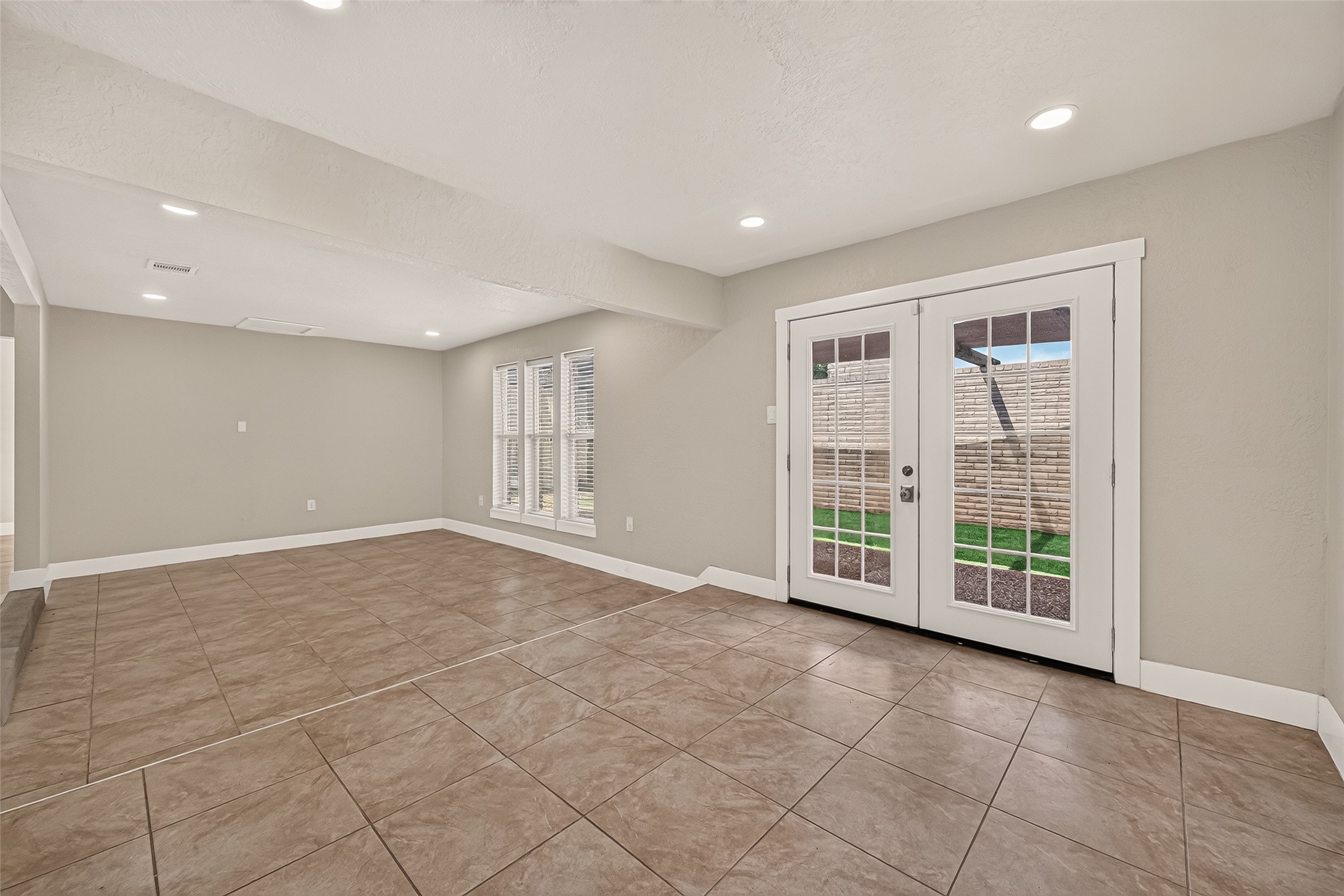 4012 Chile Drive Property Photo 11