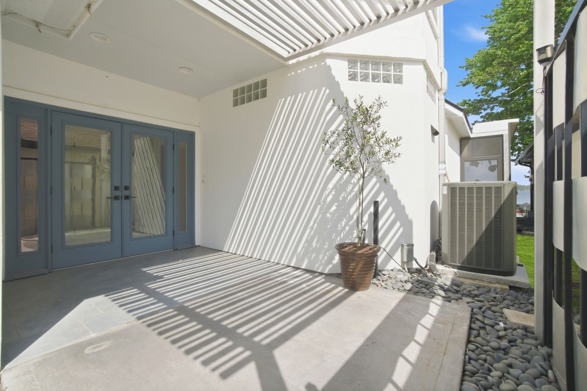 1609 Schooner Point Property Photo 4