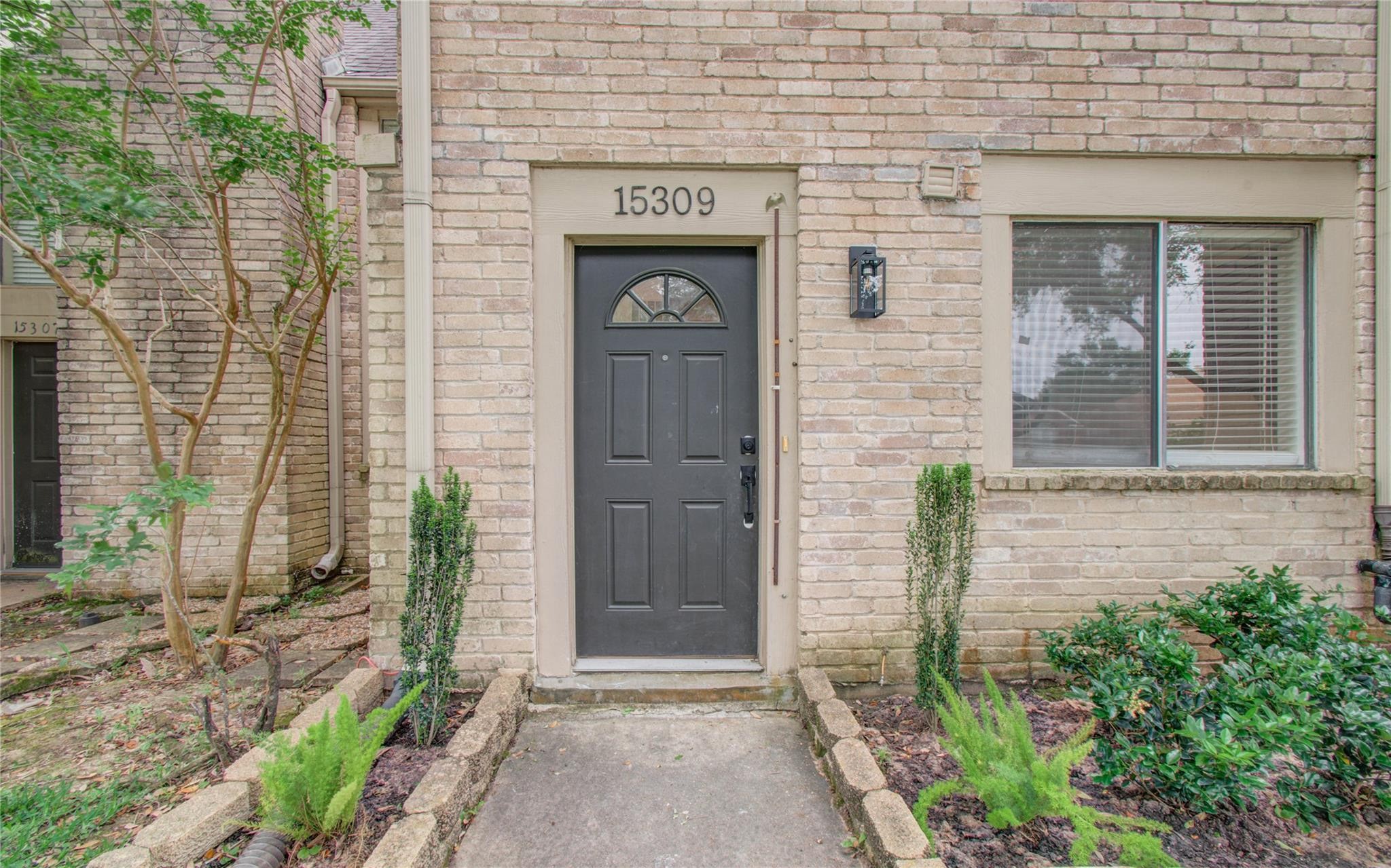 15309 Kingfield Drive 9 Property Photo 2
