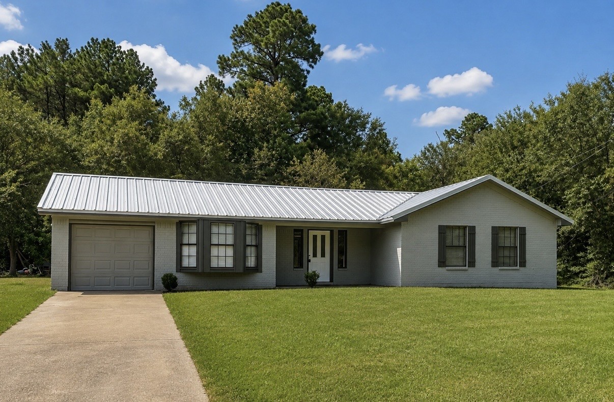 703 Sterling Court Property Photo 1