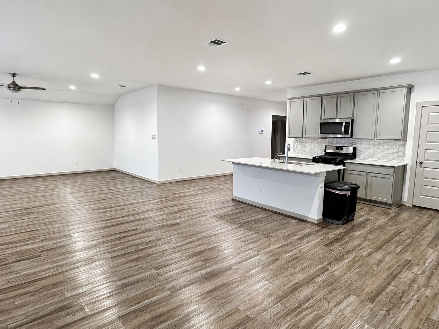 3319 Central Garden Lane Property Photo 5