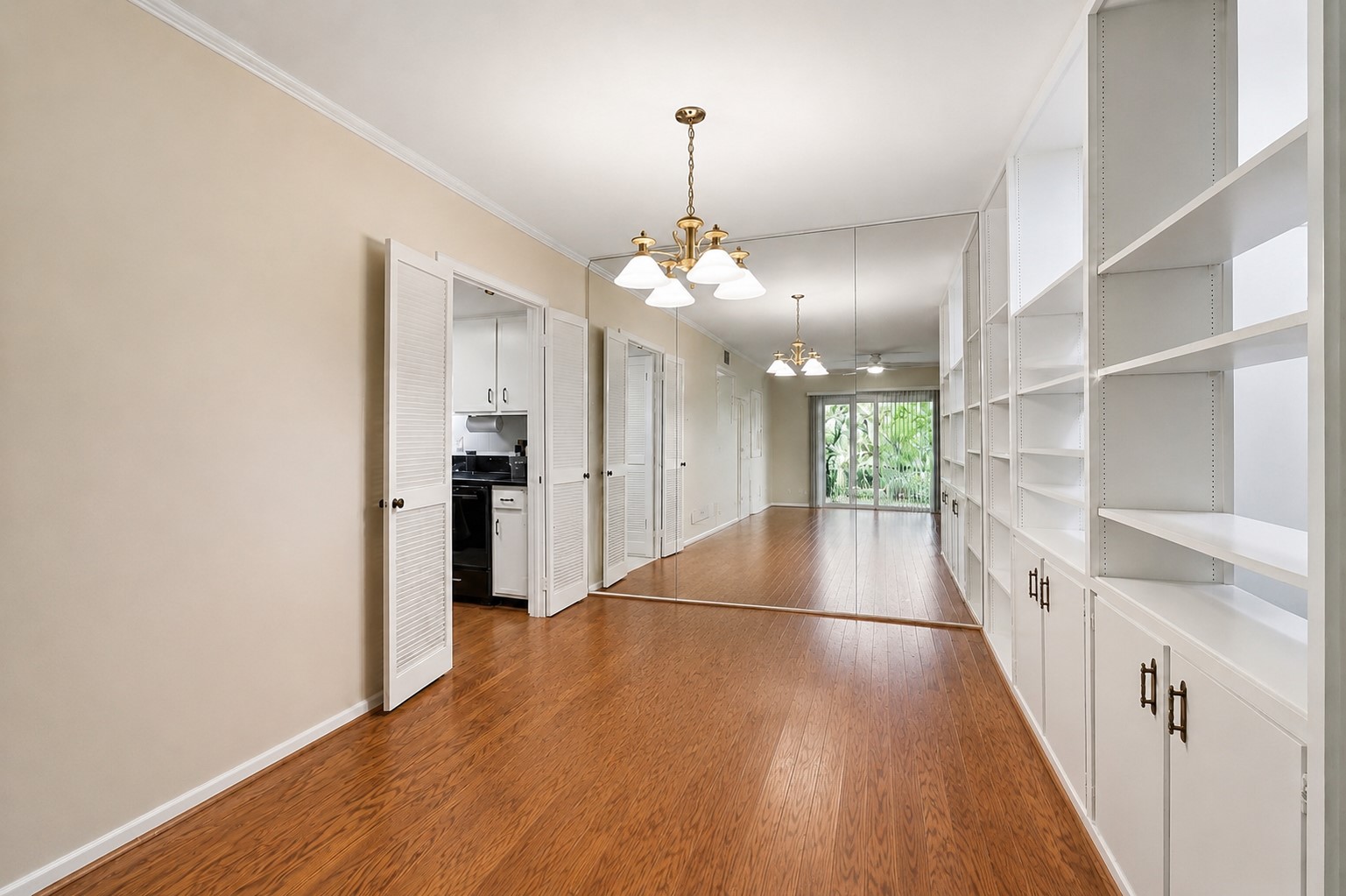 2238 S Piney Point Road 109 Property Photo 6