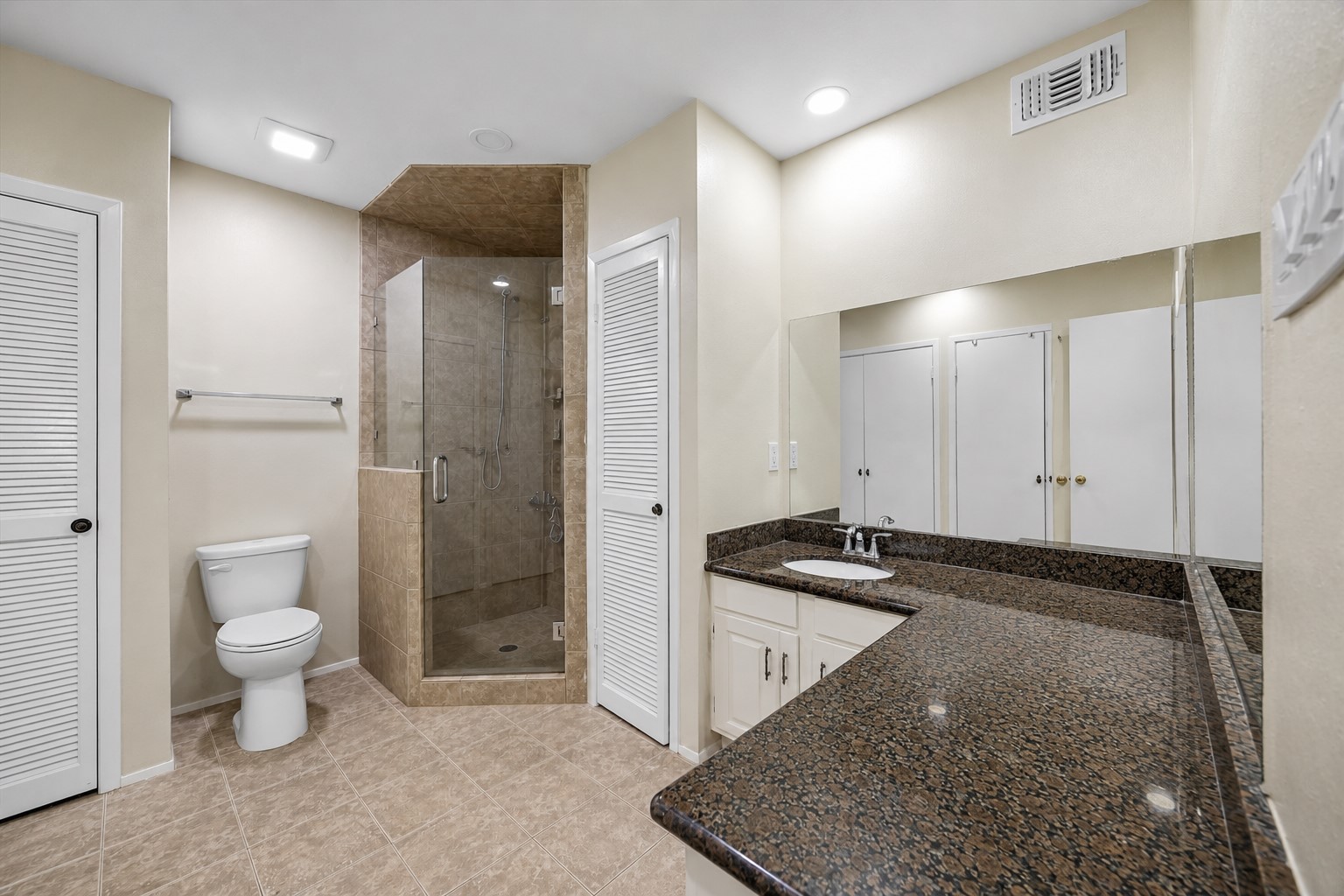 2238 S Piney Point Road 109 Property Photo 12