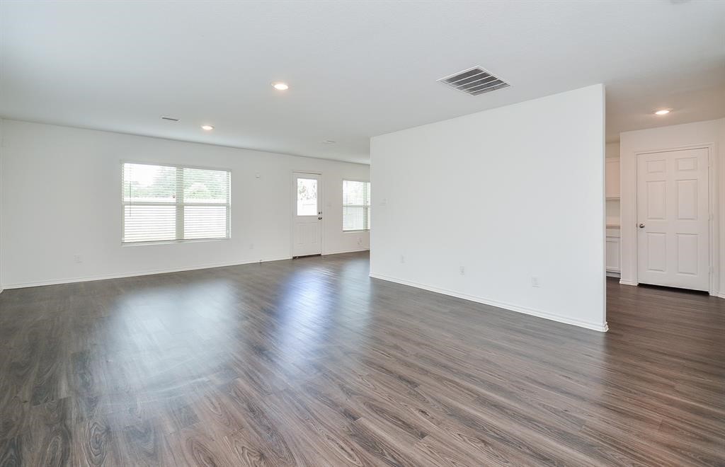 5434 Logan Dale Drive Property Photo 4
