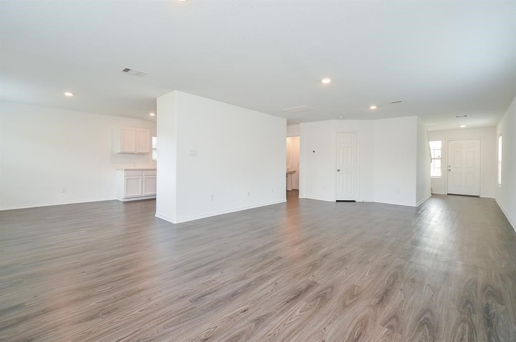 5434 Logan Dale Drive Property Photo 6