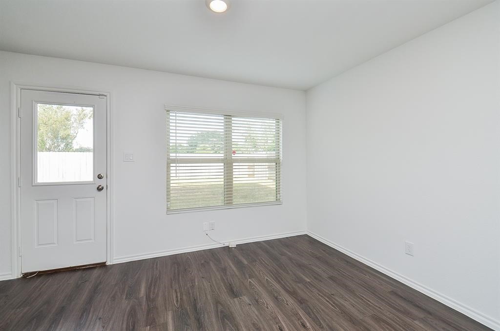 5434 Logan Dale Drive Property Photo 8