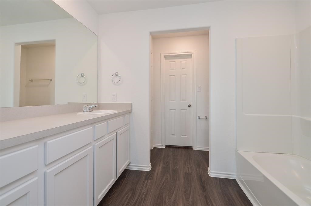 5434 Logan Dale Drive Property Photo 13