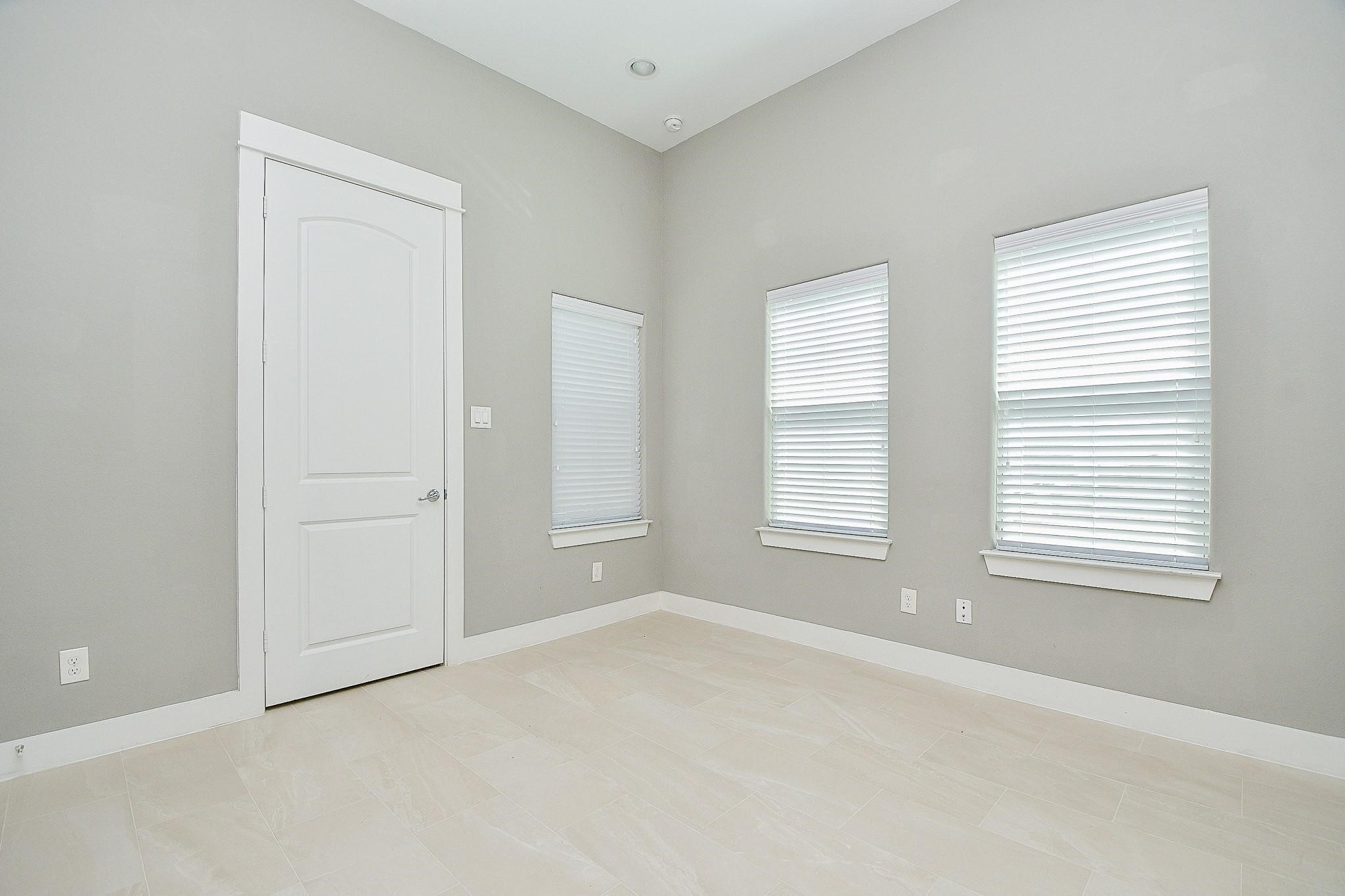 955 W 24th Street D Property Photo 14