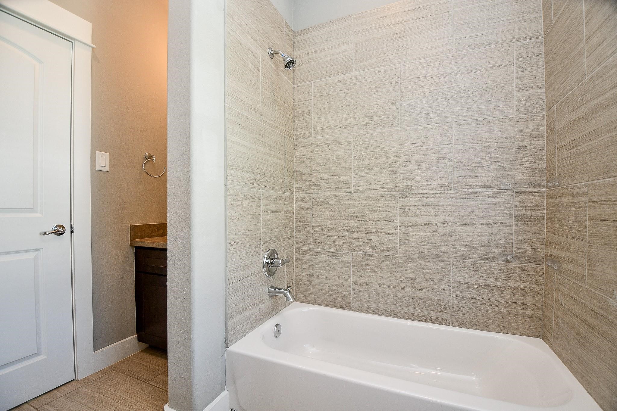 955 W 24th Street D Property Photo 34