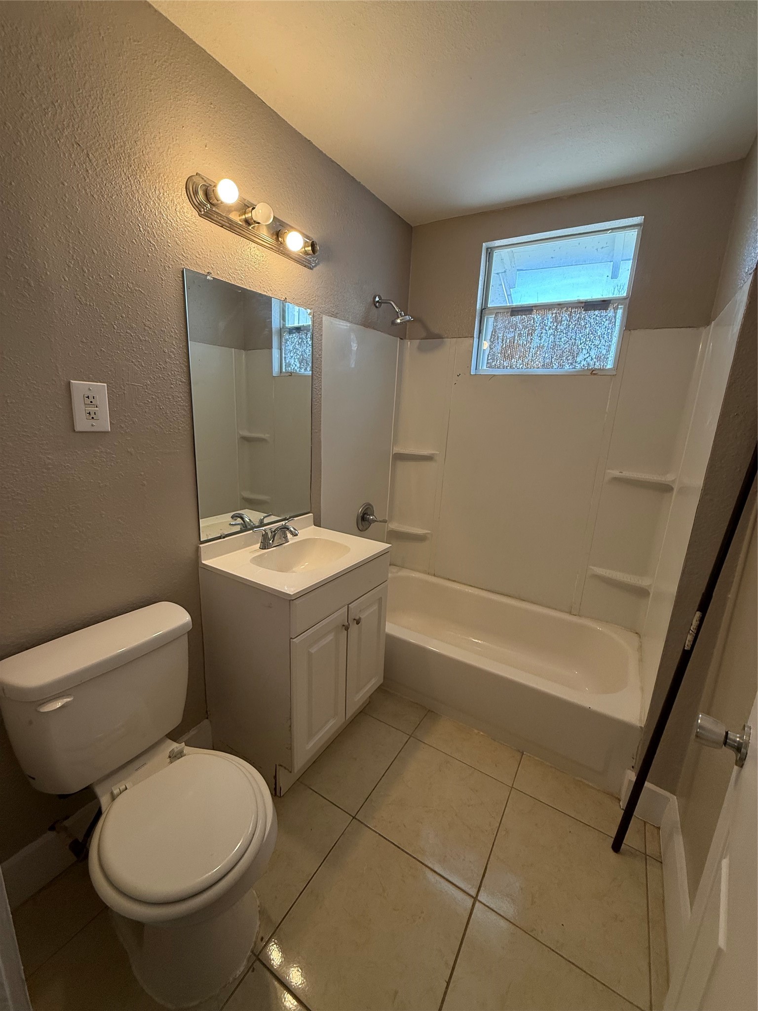 7312 Navigation Boulevard B Property Photo 5