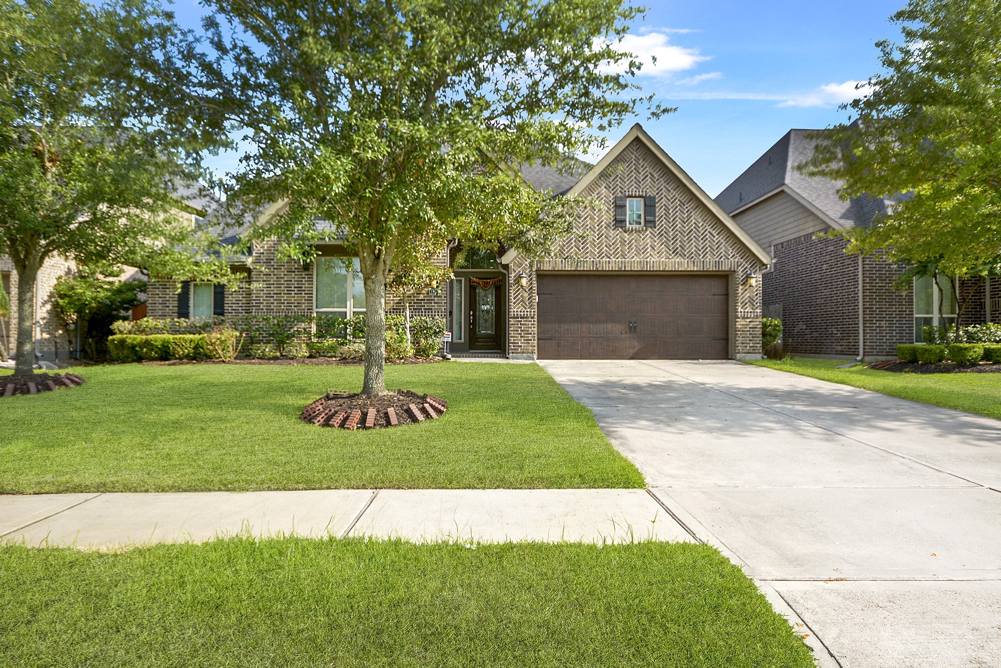 27815 Colonial Point Drive Property Photo 1
