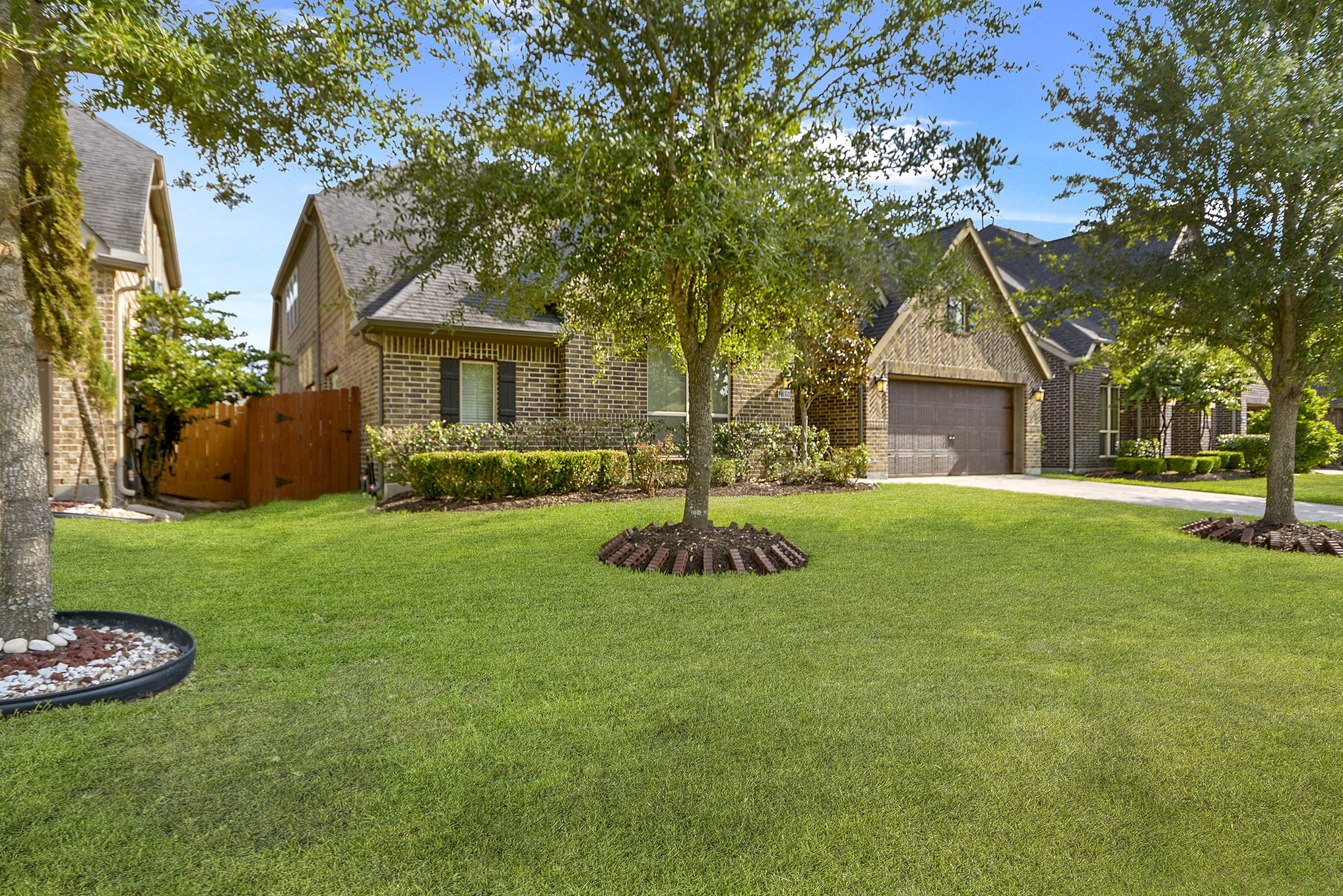 27815 Colonial Point Drive Property Photo 3