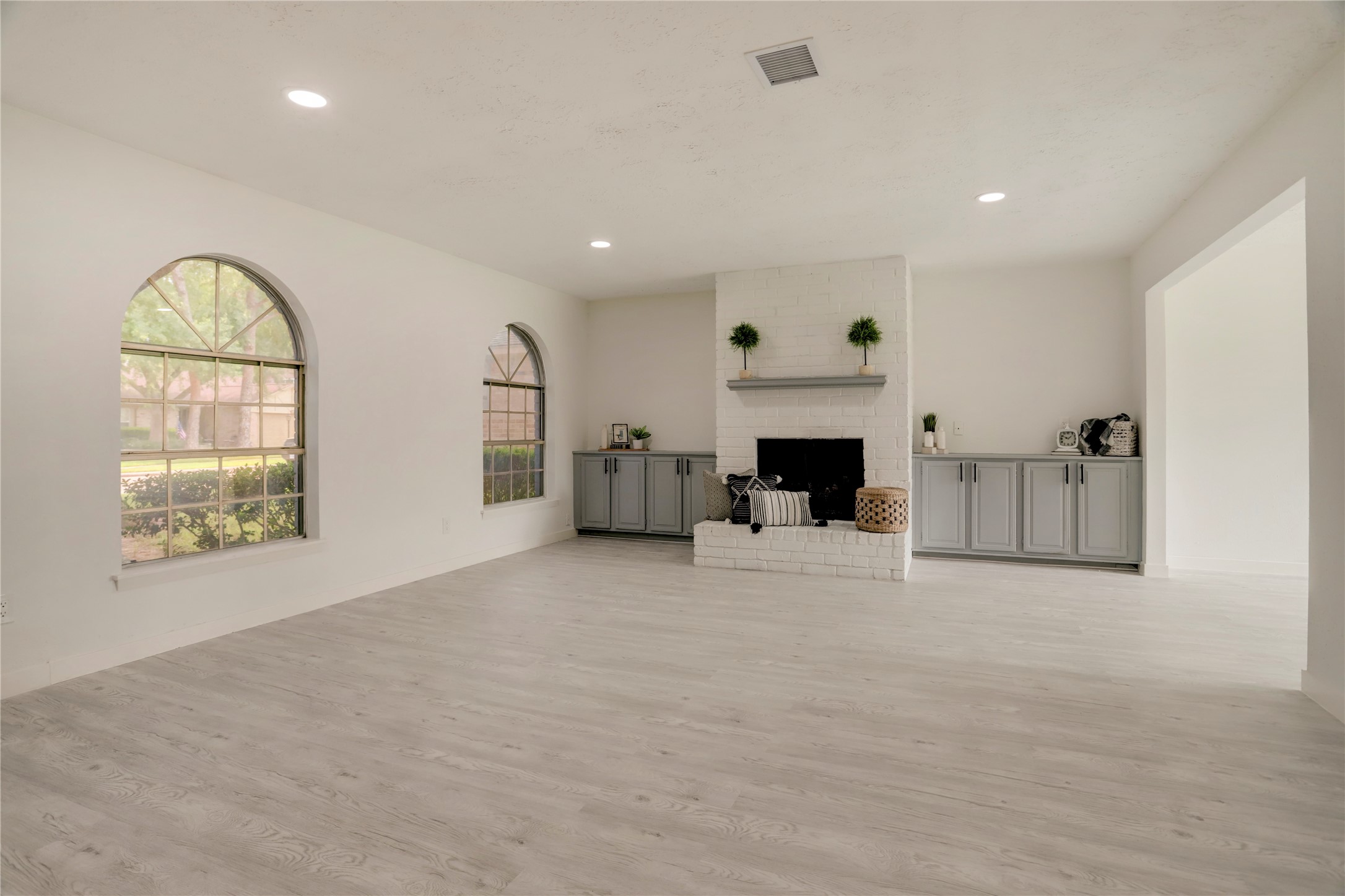 7926 Windy Creek Drive Property Photo 11