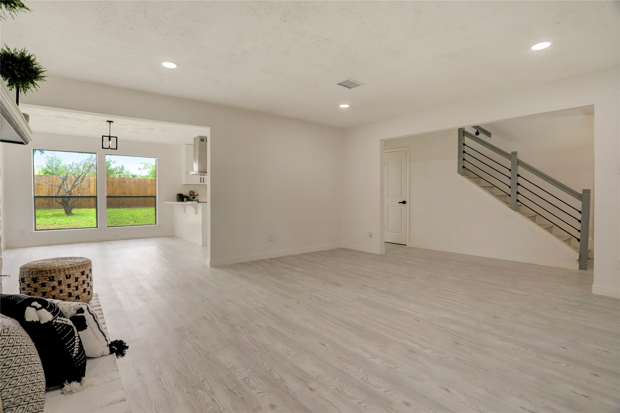 7926 Windy Creek Drive Property Photo 14