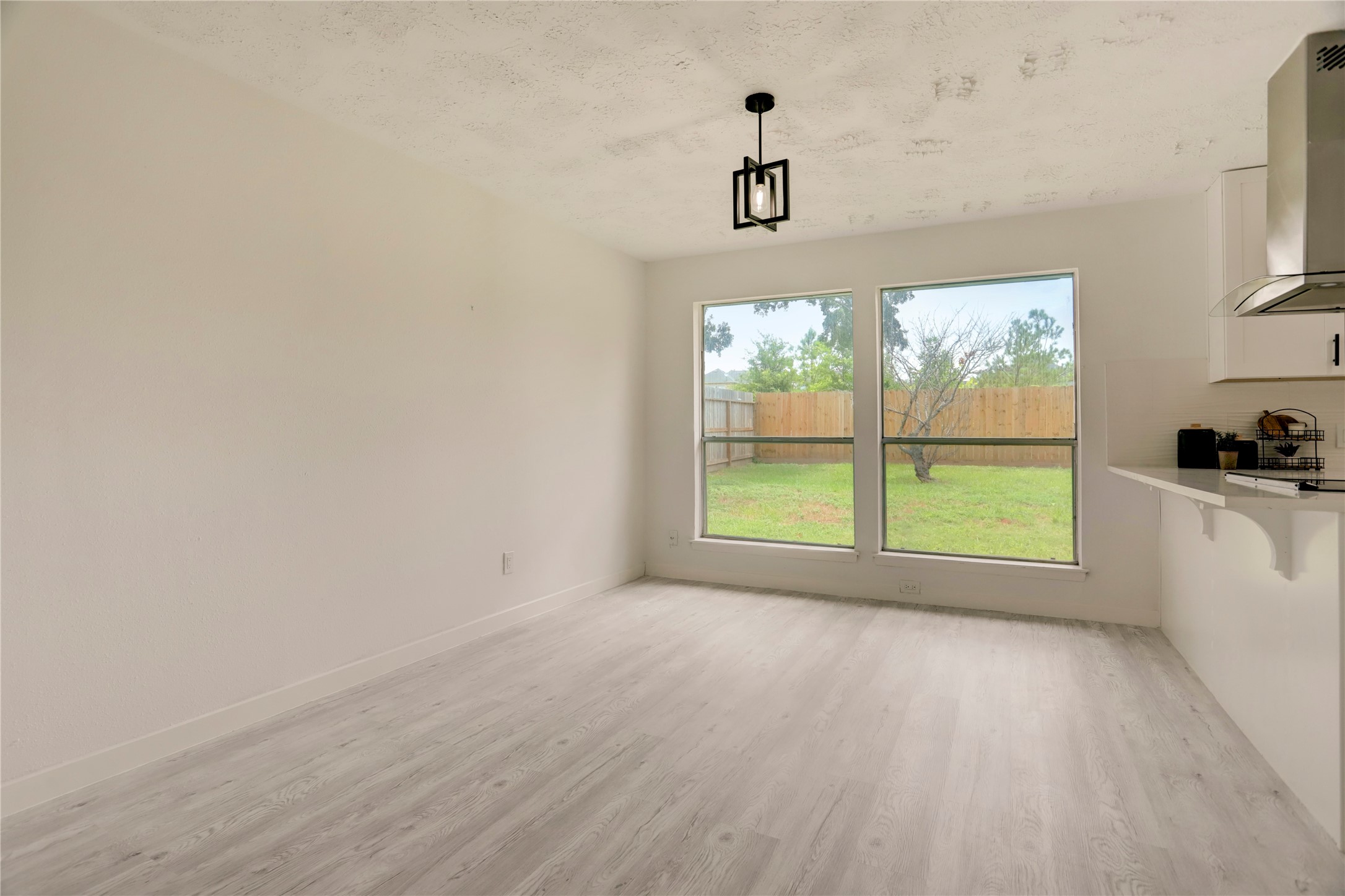 7926 Windy Creek Drive Property Photo 16