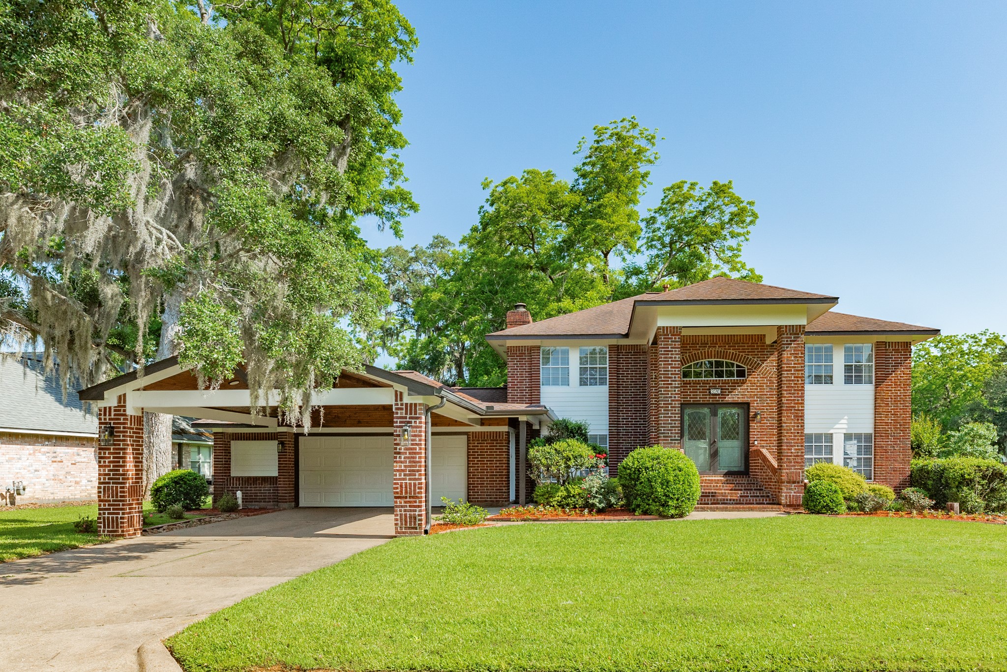 320 N Amherst Drive Property Photo