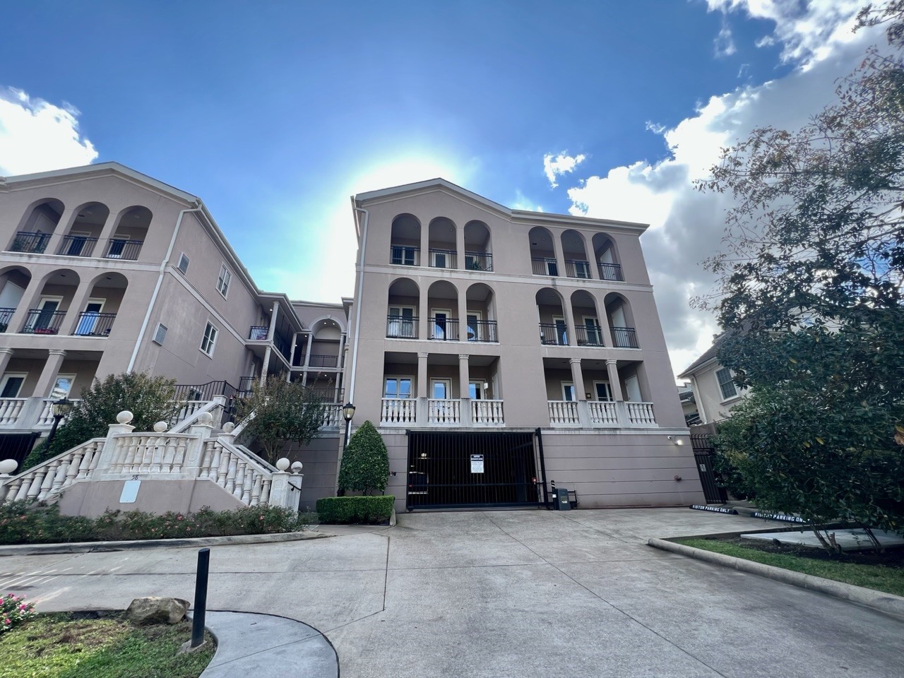 58 Briar Hollow Lane 204 Property Photo 2