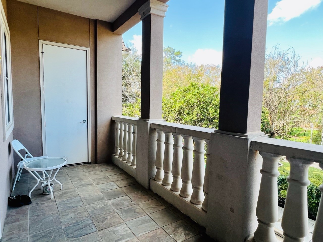 58 Briar Hollow Lane 204 Property Photo 21