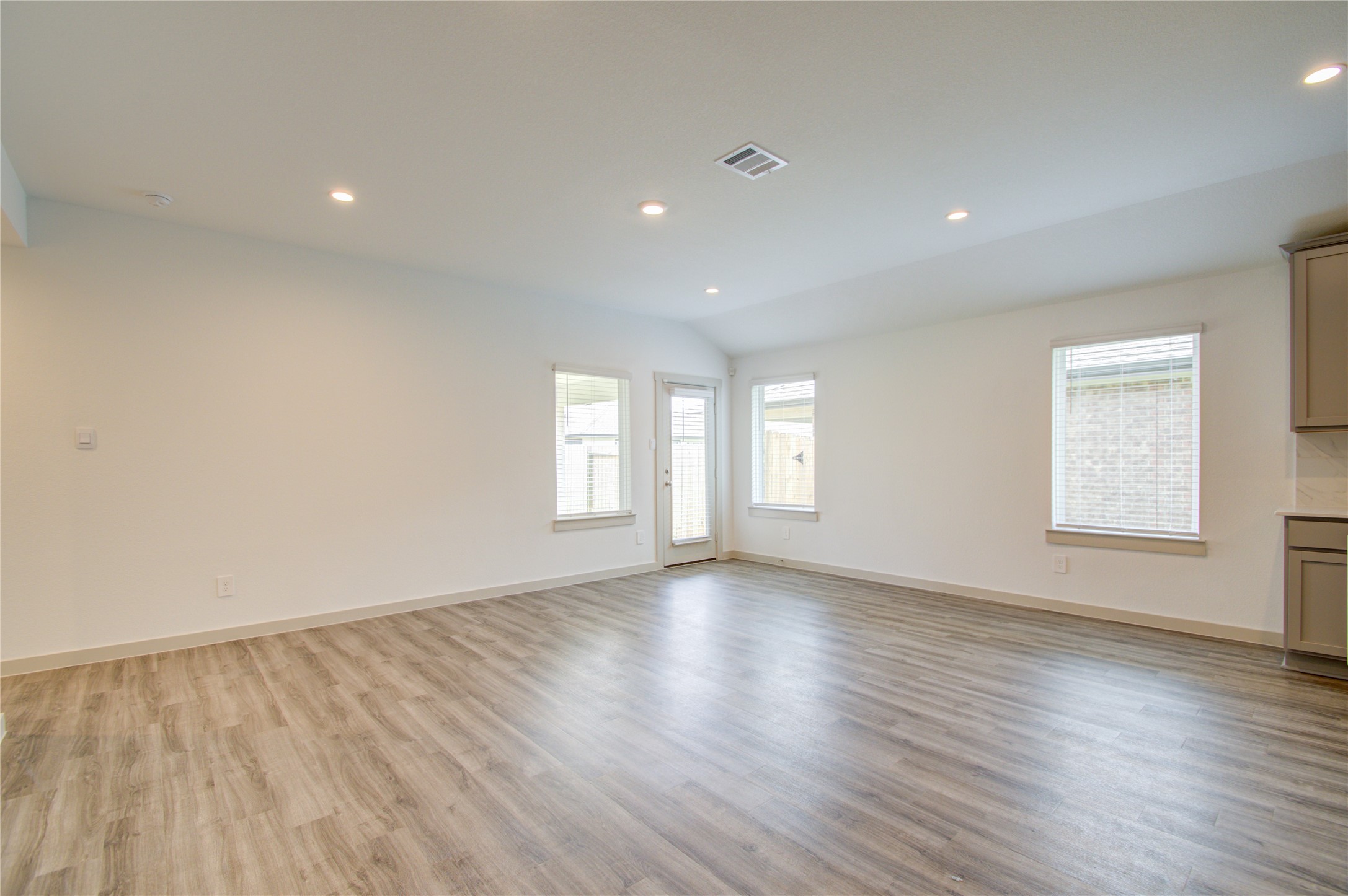 7911 Murciana Drive Property Photo 18