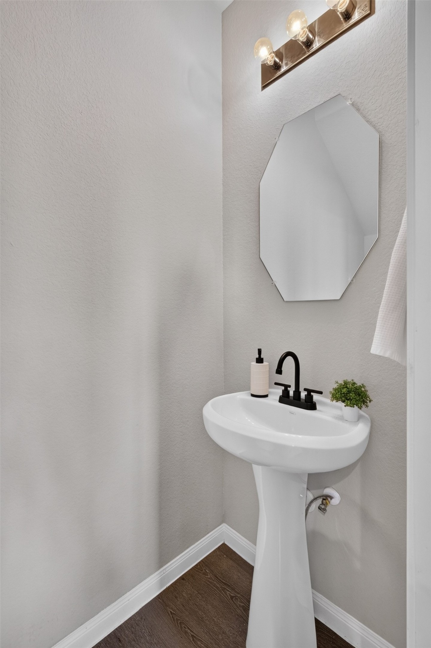 14040 Lamprey Drive Property Photo 15