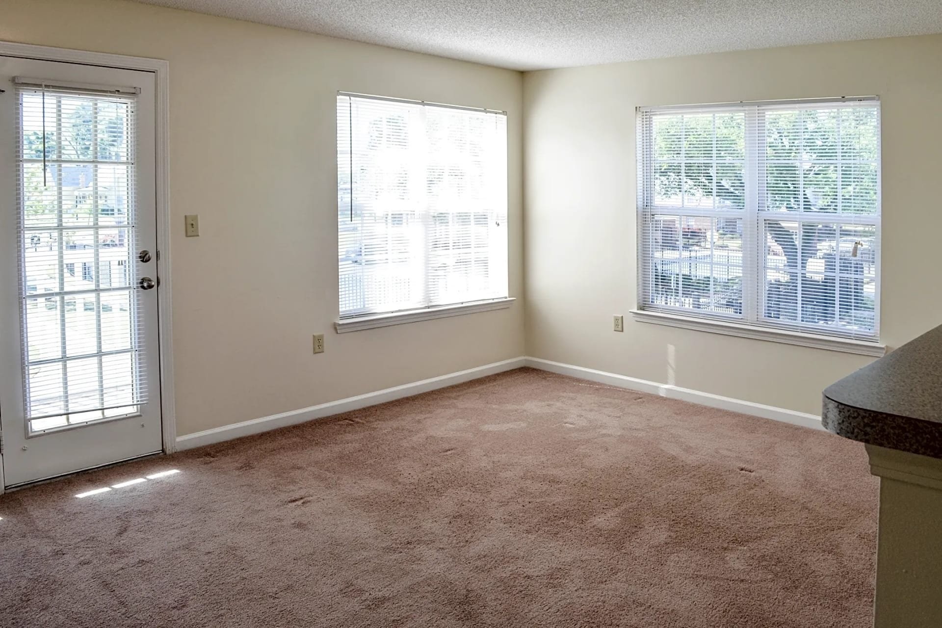 320 S Jackson St Property Photo 6