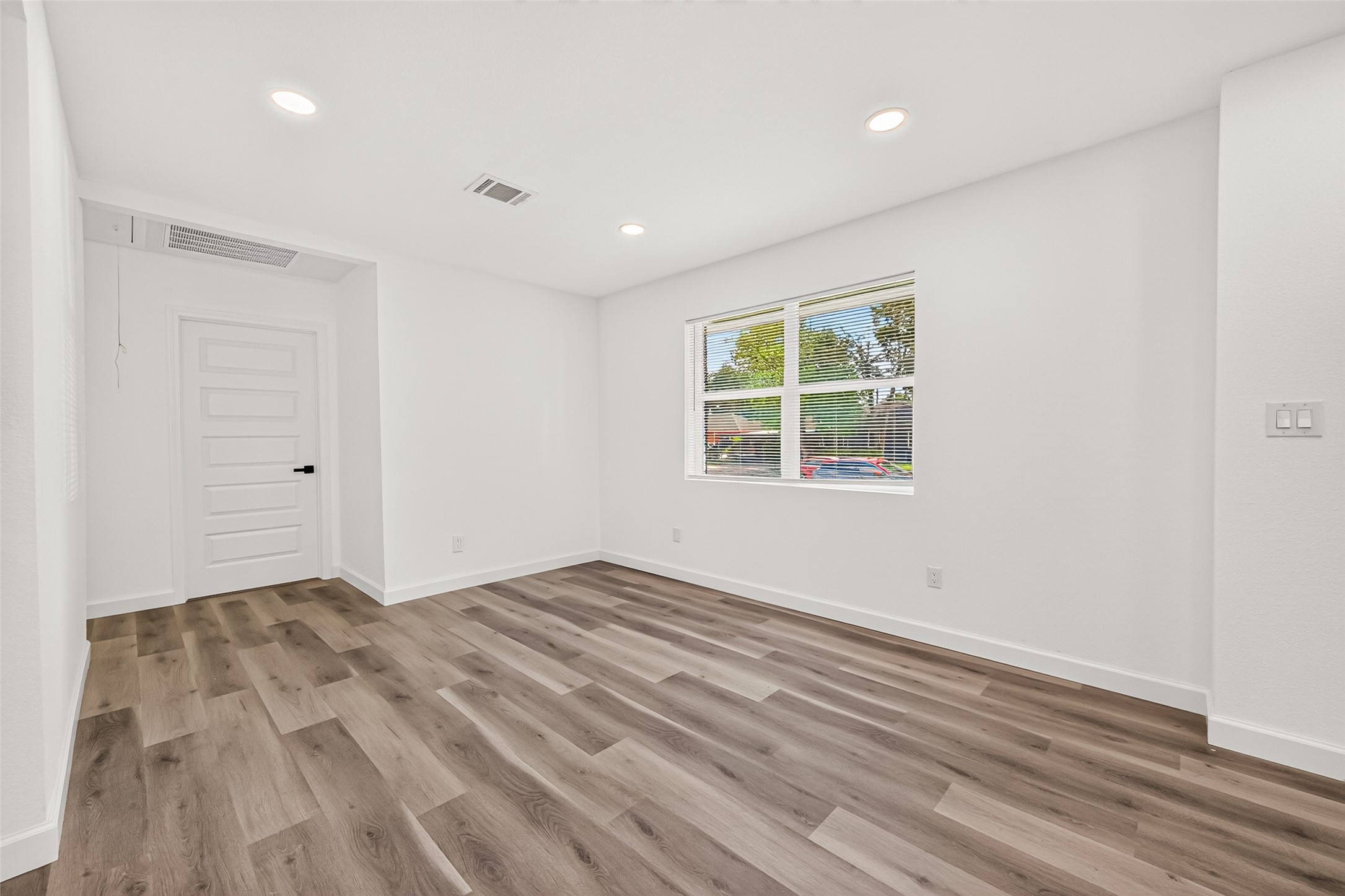 3107 Sunnydale Drive Property Photo 13