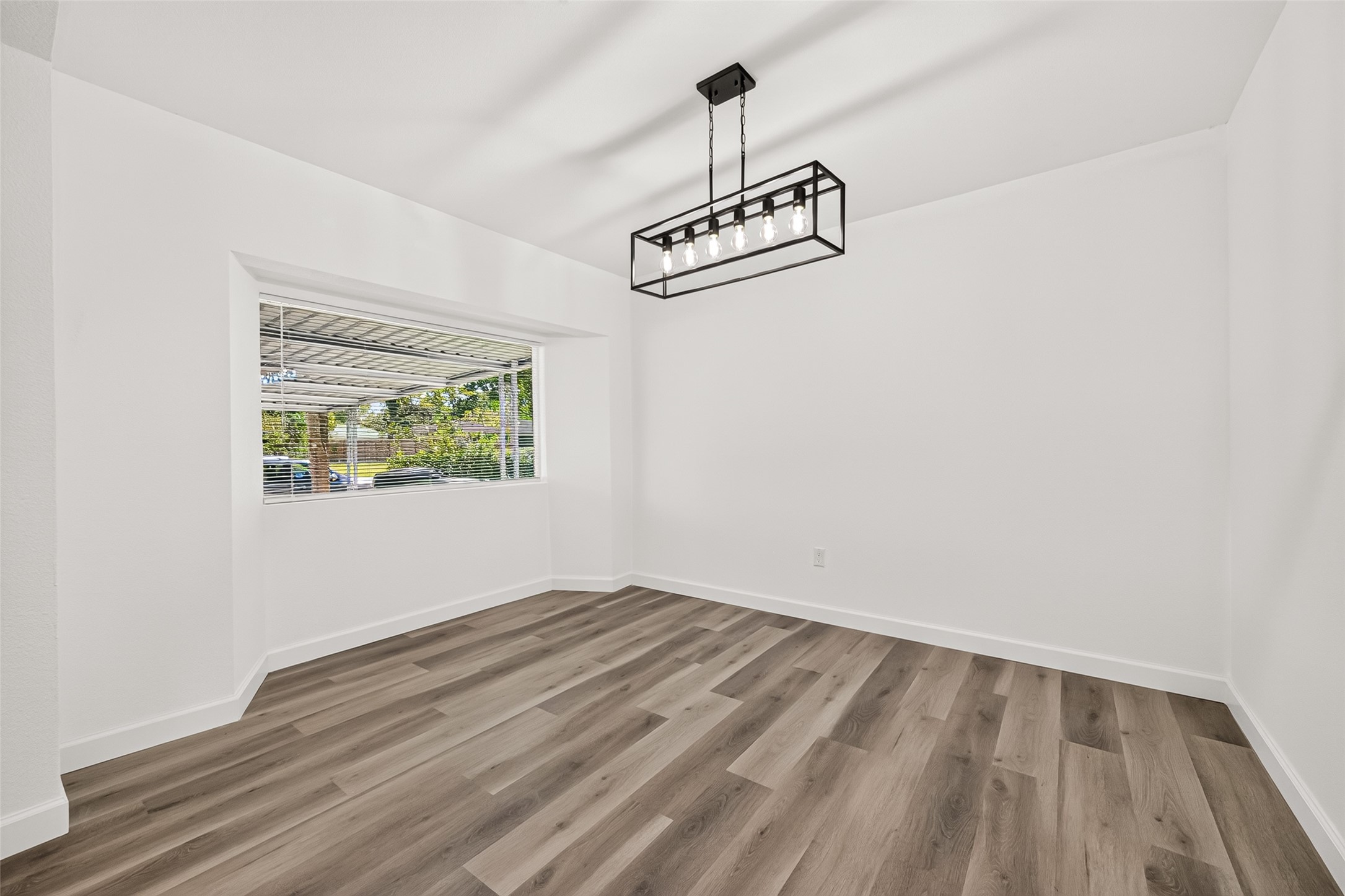 3107 Sunnydale Drive Property Photo 14