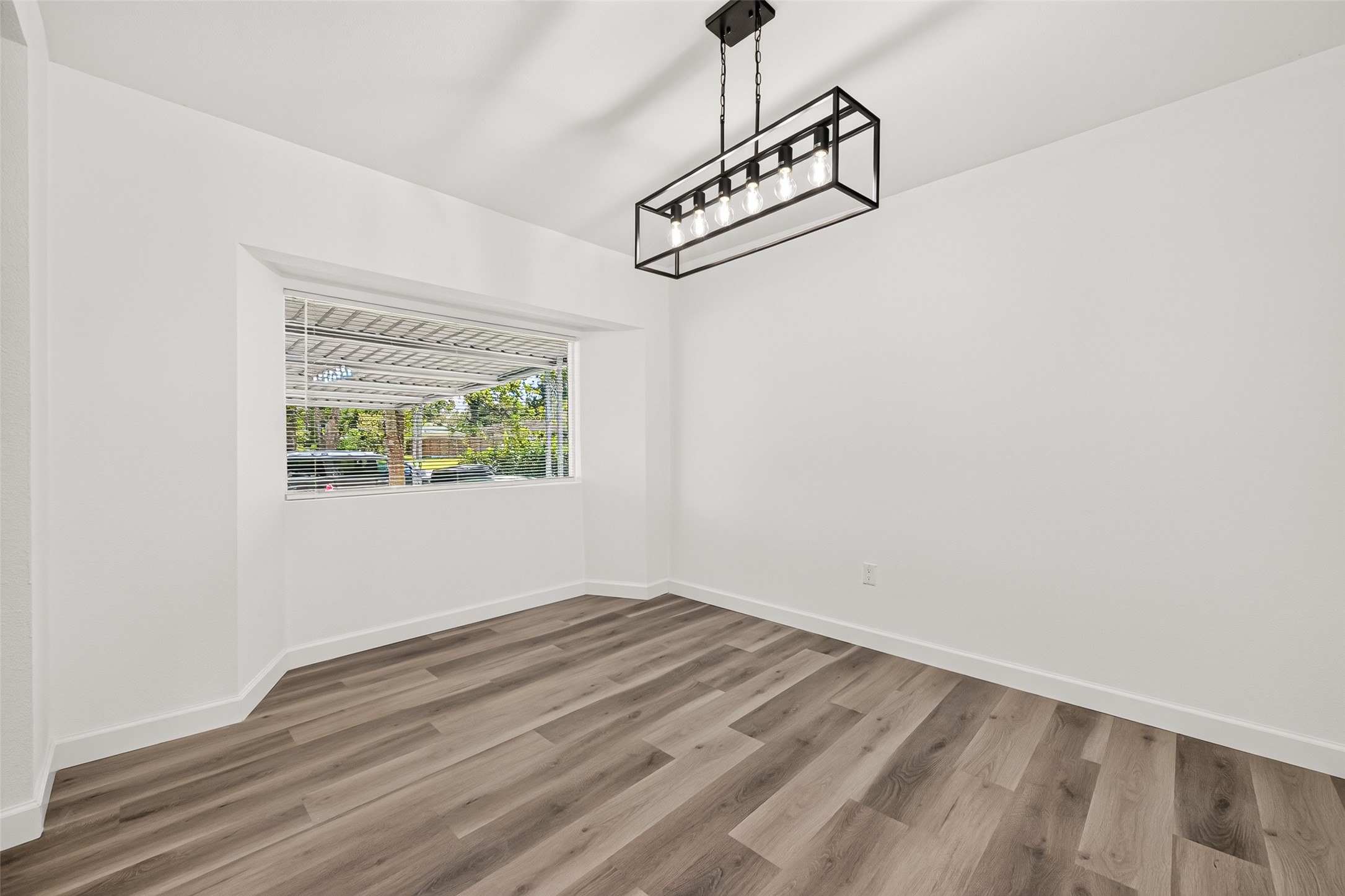 3107 Sunnydale Drive Property Photo 15
