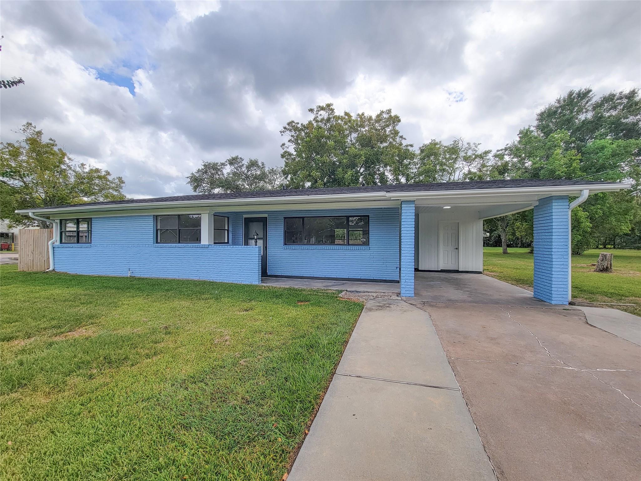 2605 W Dumble Street, Alvin Tx 77511 Property Photo 1