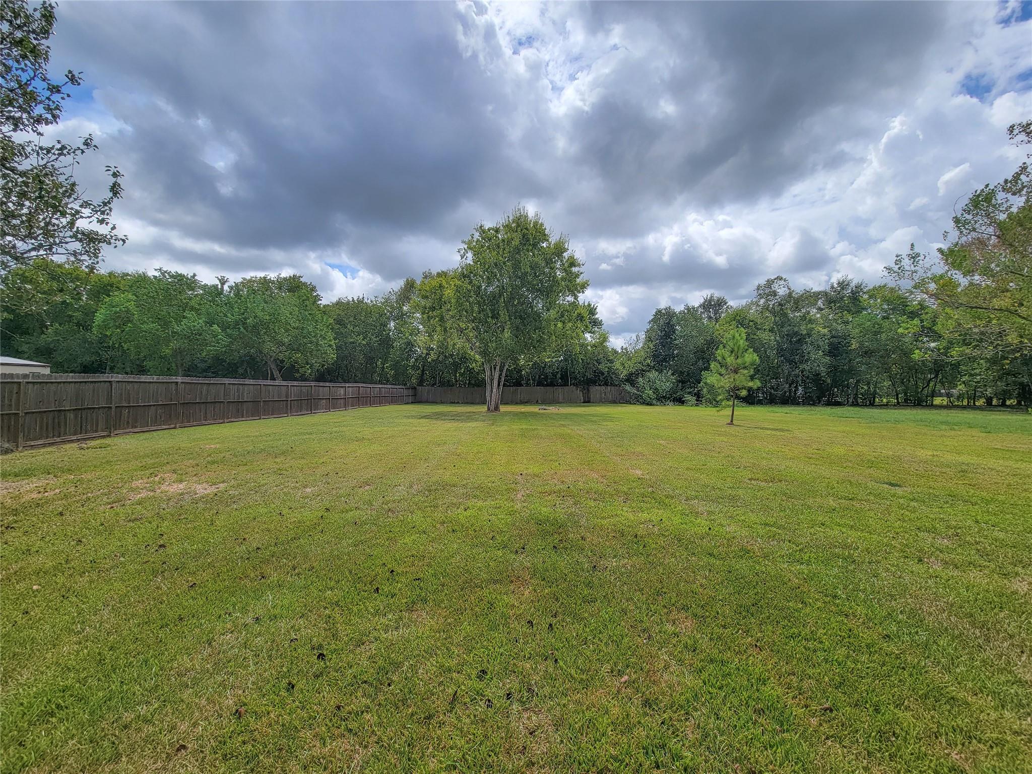 2605 W Dumble Street, Alvin Tx 77511 Property Photo 3