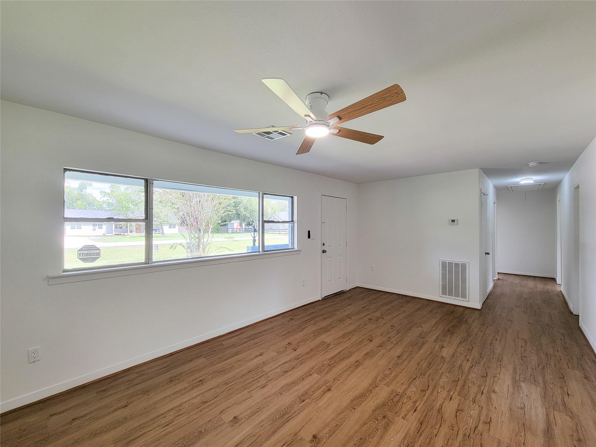 2605 W Dumble Street, Alvin Tx 77511 Property Photo 6