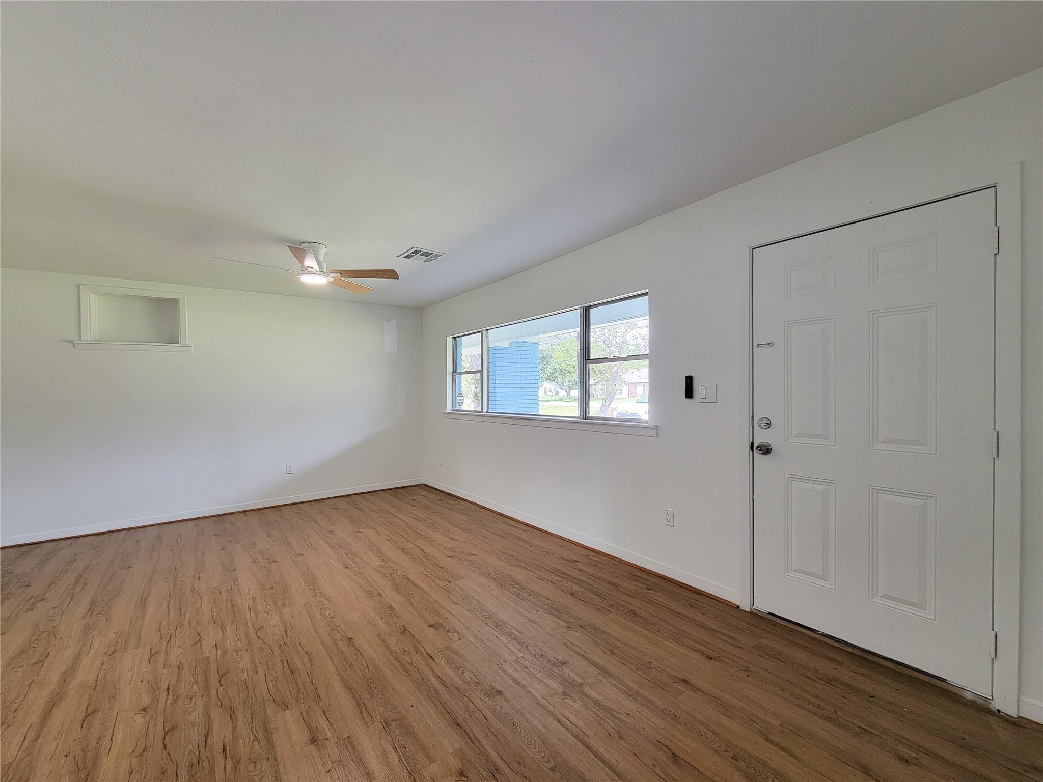 2605 W Dumble Street, Alvin Tx 77511 Property Photo 7