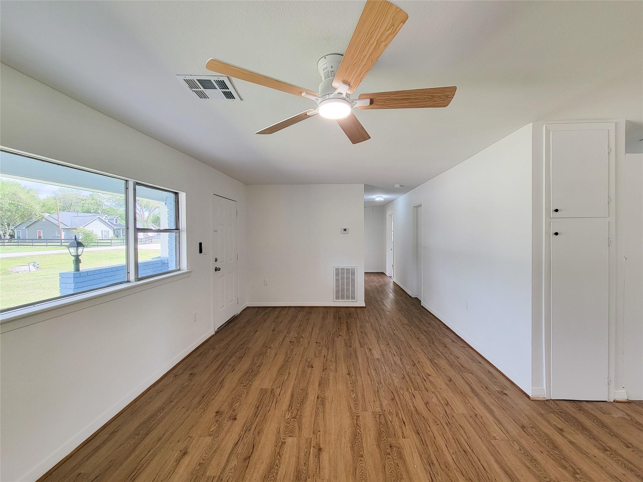 2605 W Dumble Street, Alvin Tx 77511 Property Photo 9