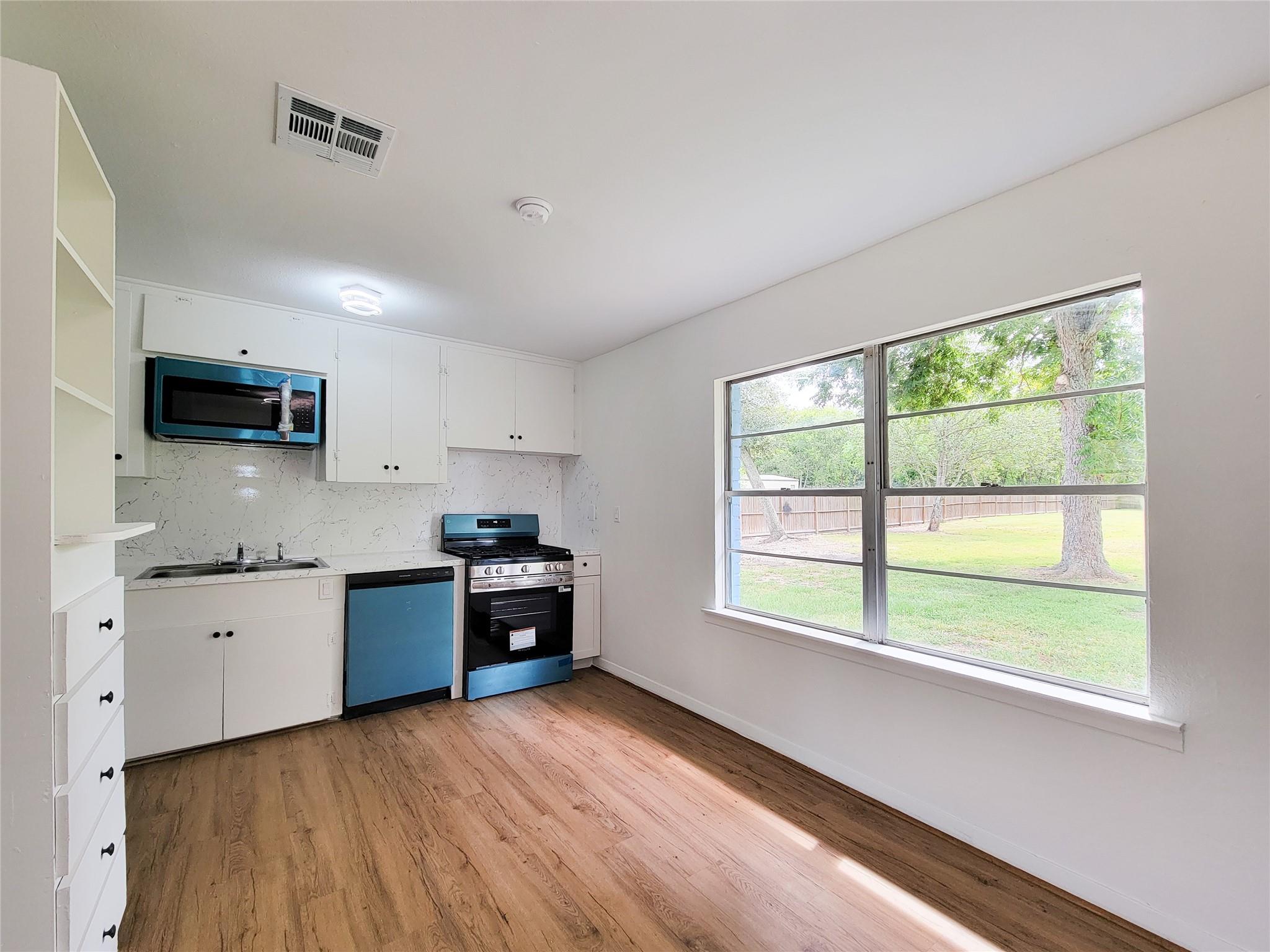 2605 W Dumble Street, Alvin Tx 77511 Property Photo 28