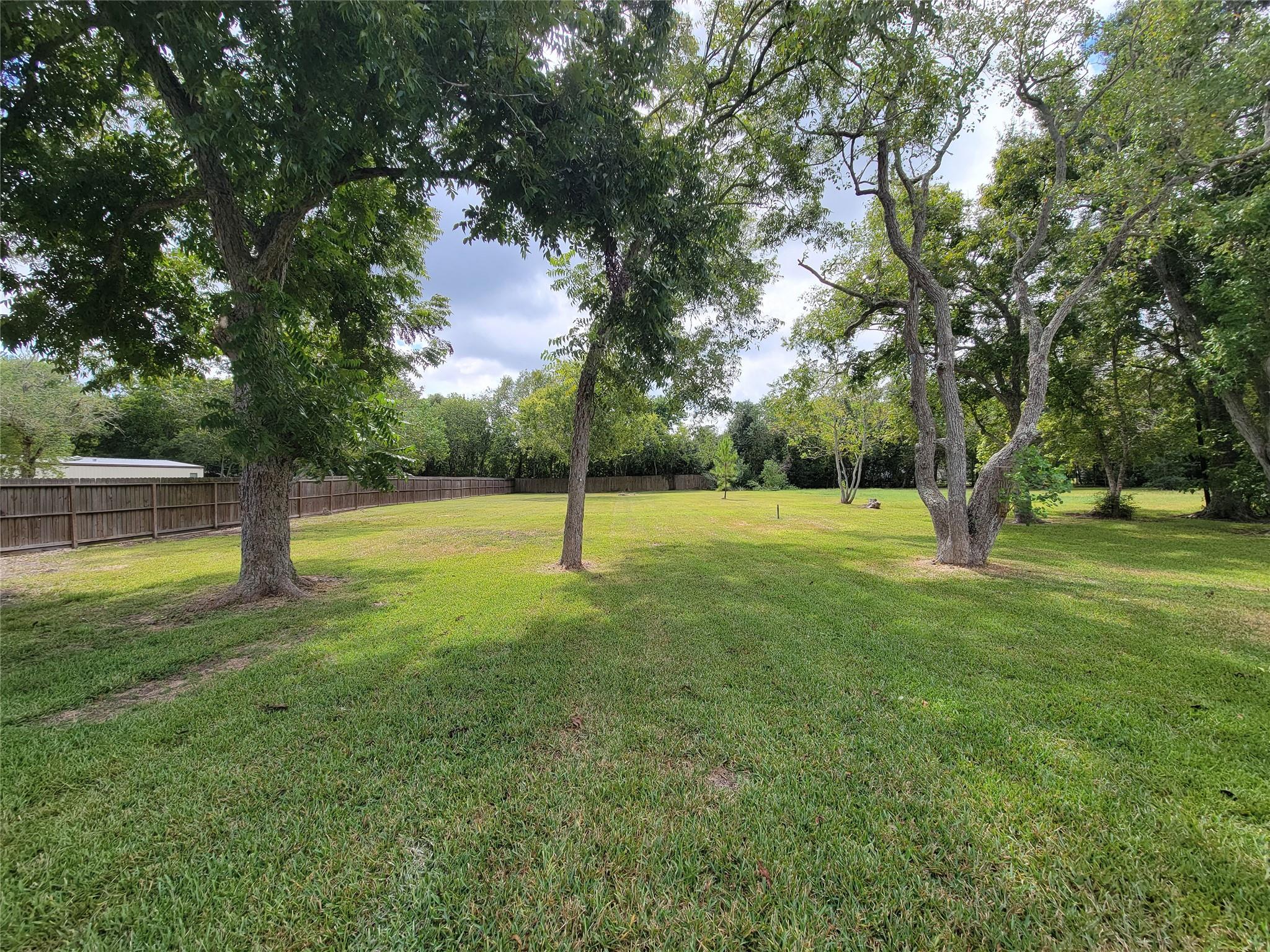 2605 W Dumble Street, Alvin Tx 77511 Property Photo 31