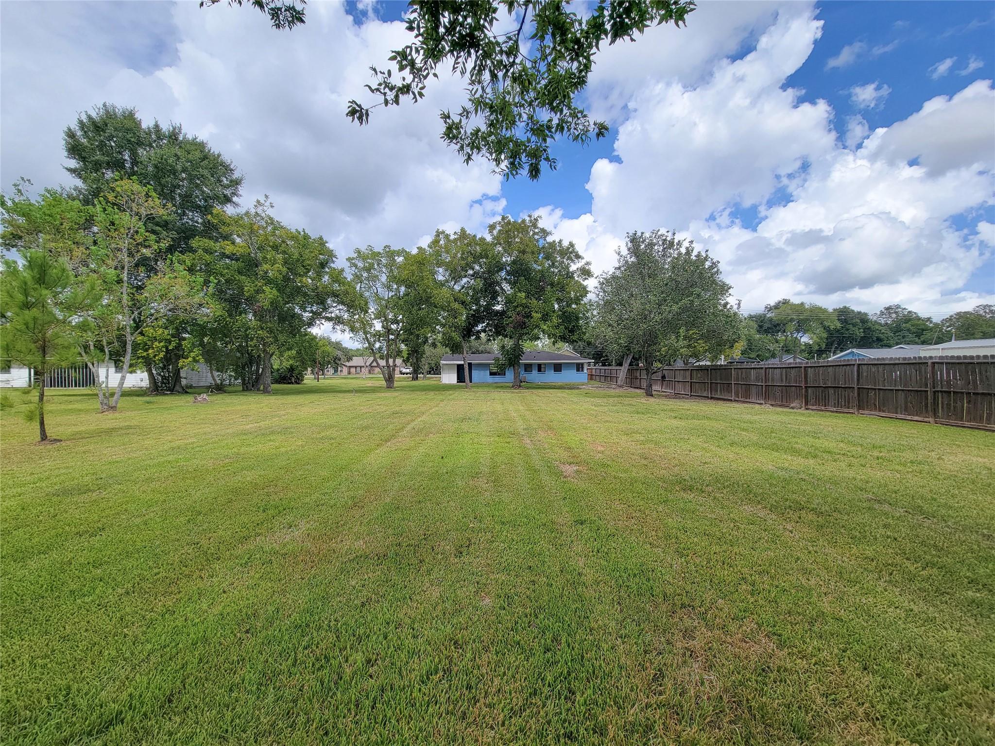 2605 W Dumble Street, Alvin Tx 77511 Property Photo 34