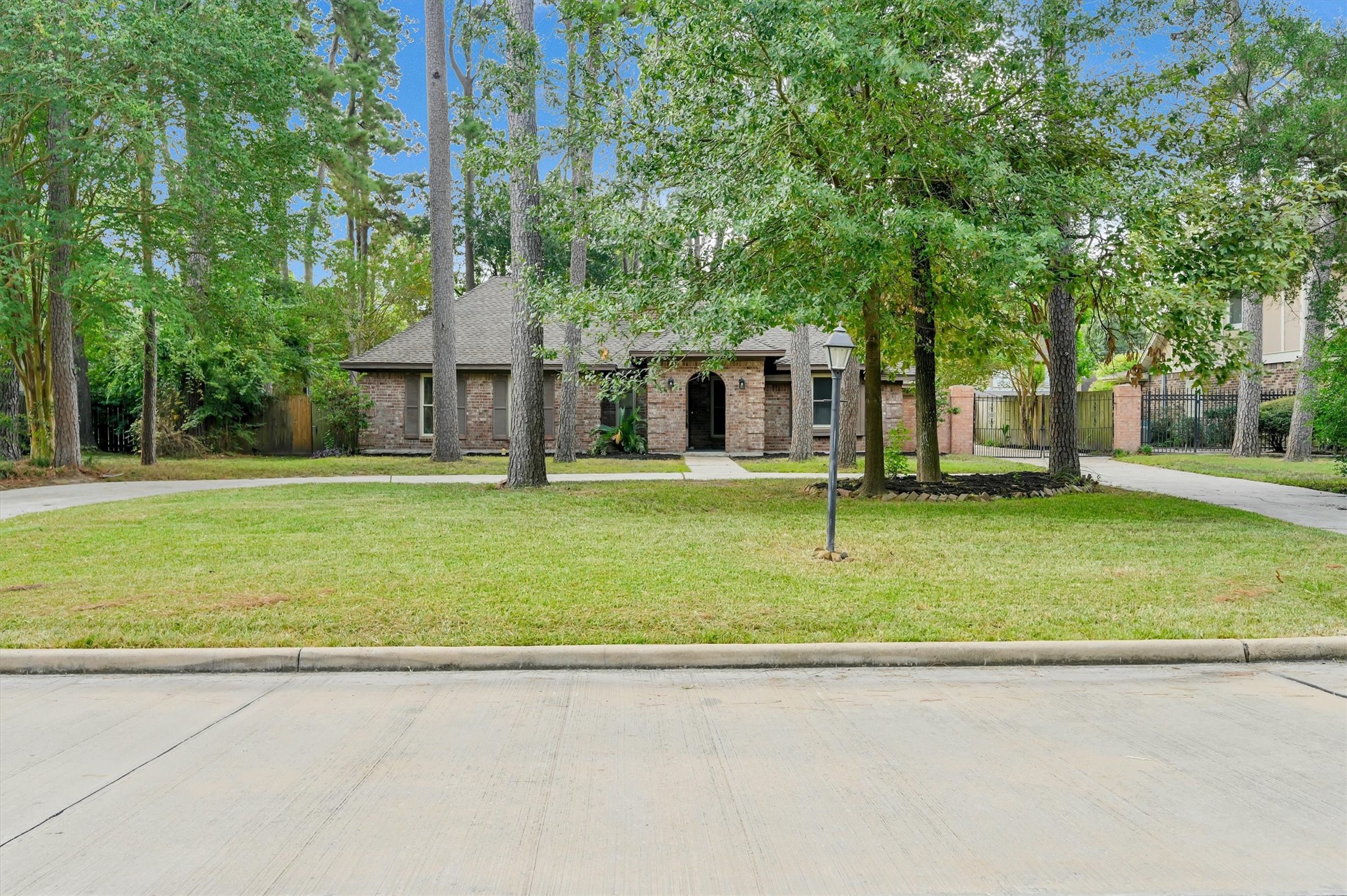 6415 Moccasin Bend Drive Property Photo 1