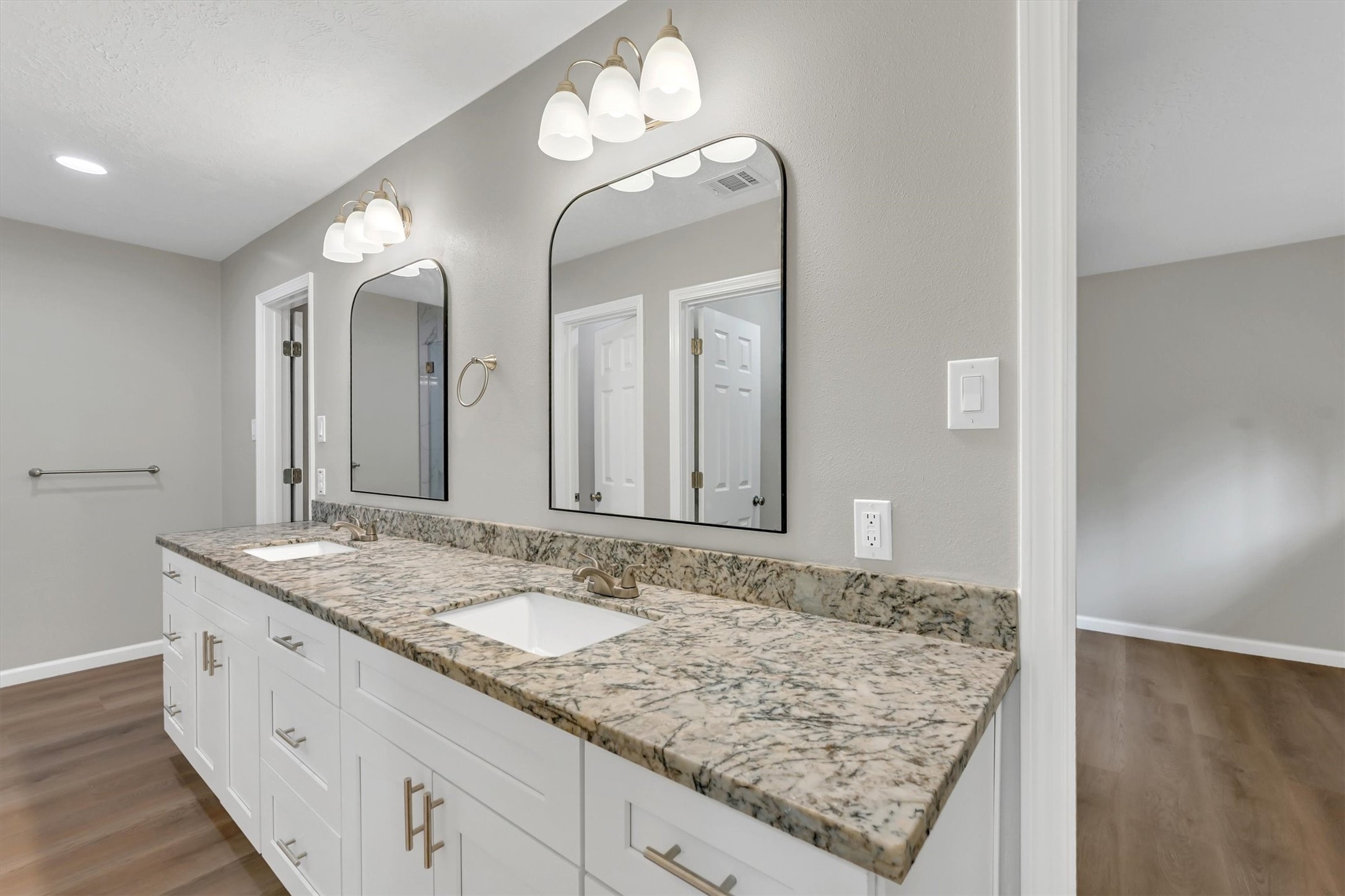 6415 Moccasin Bend Drive Property Photo 18