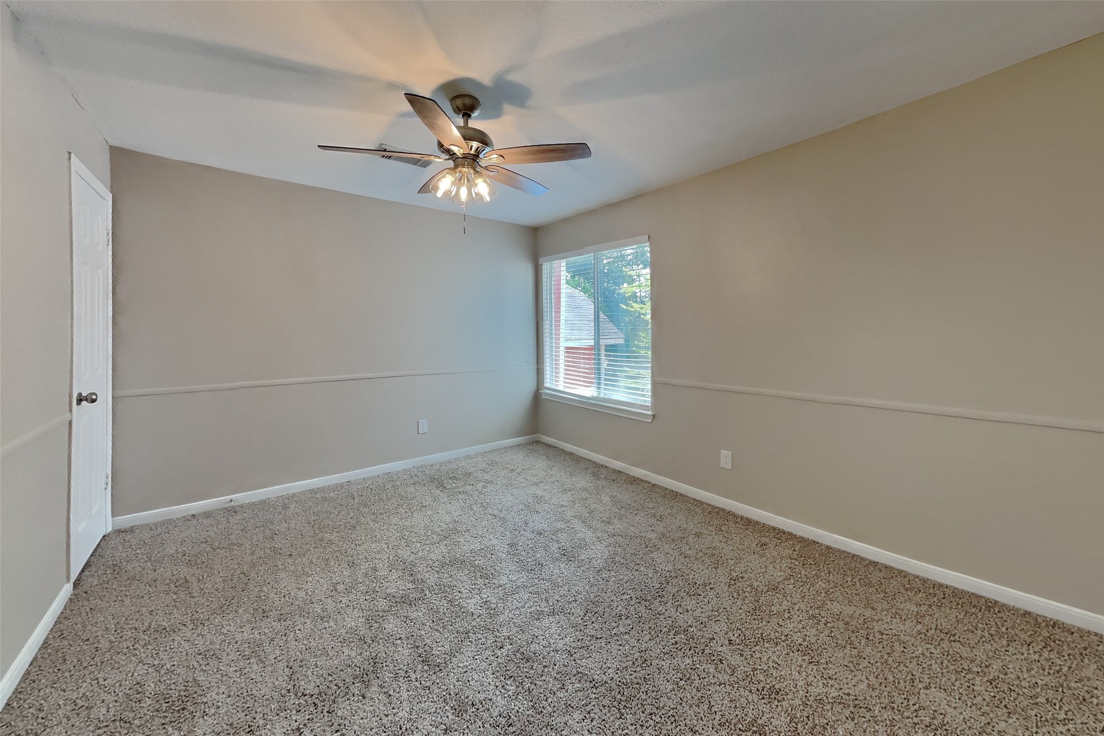 16015 Juniper Grove Drive Property Photo 11