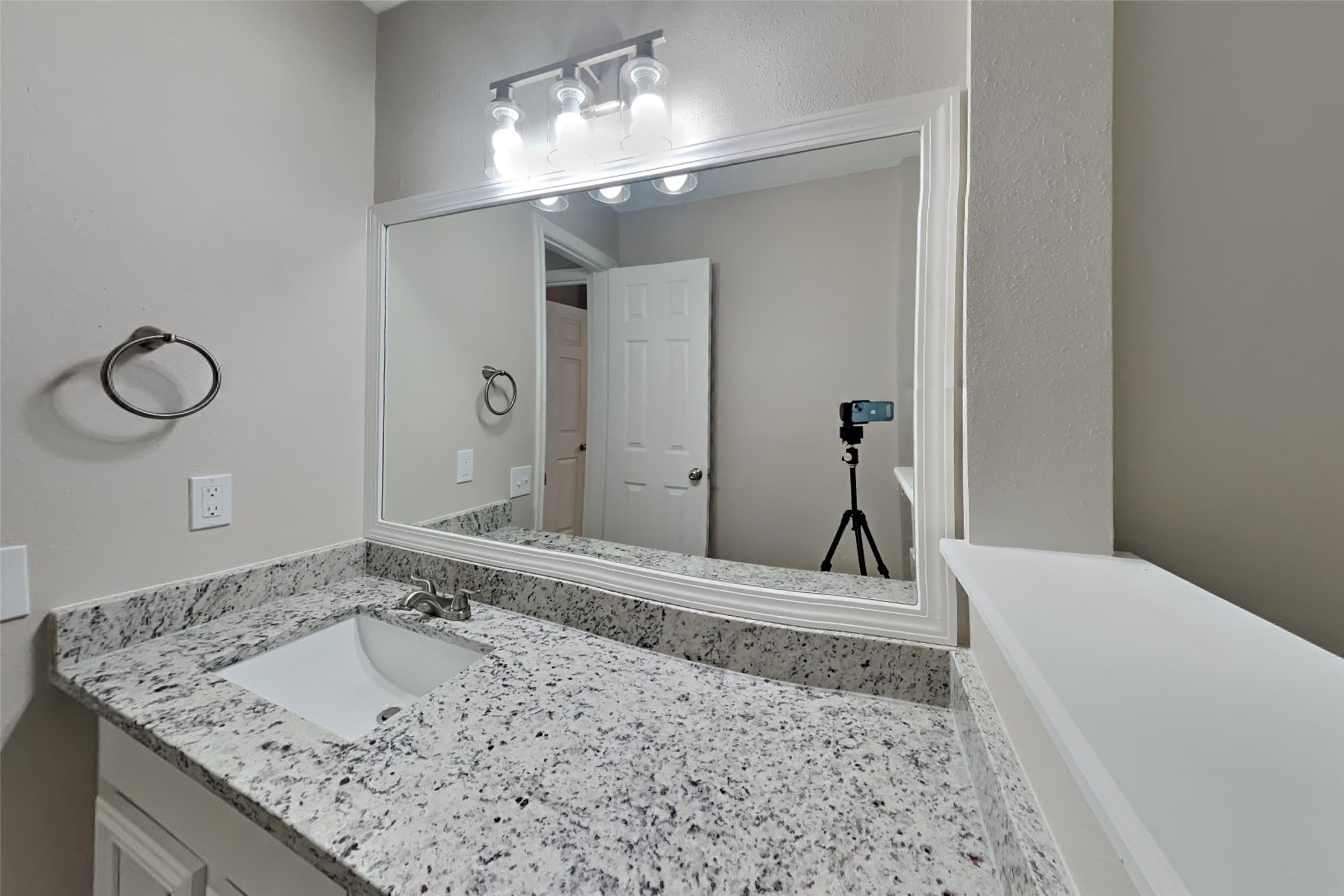 16015 Juniper Grove Drive Property Photo 14